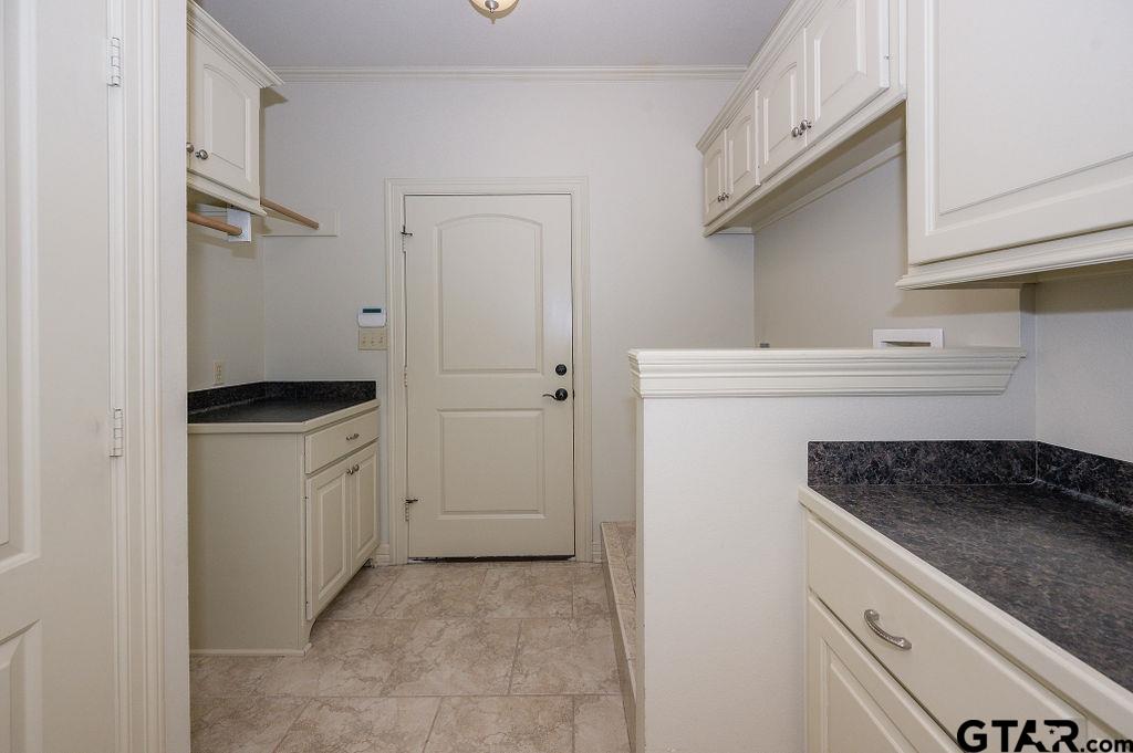 1203 Ashwood Dr