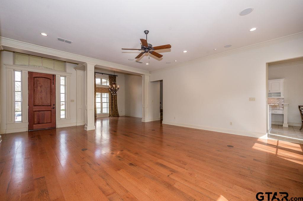 1203 Ashwood Dr