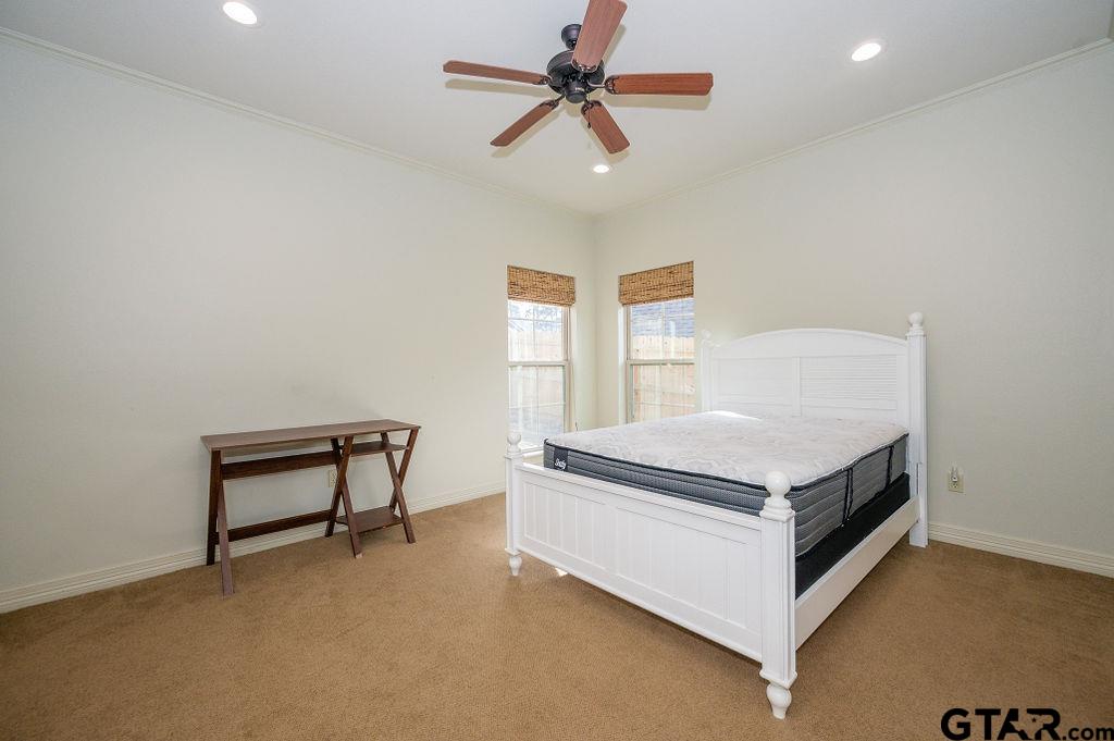 1203 Ashwood Dr