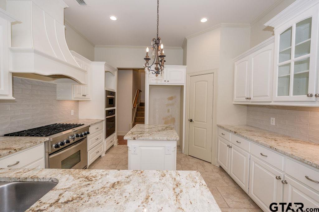 1203 Ashwood Dr