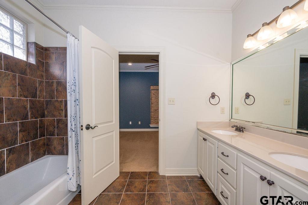 1203 Ashwood Dr
