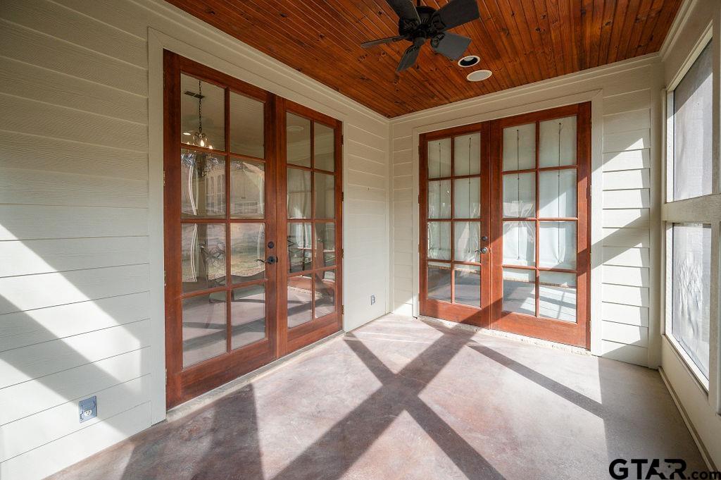 1203 Ashwood Dr
