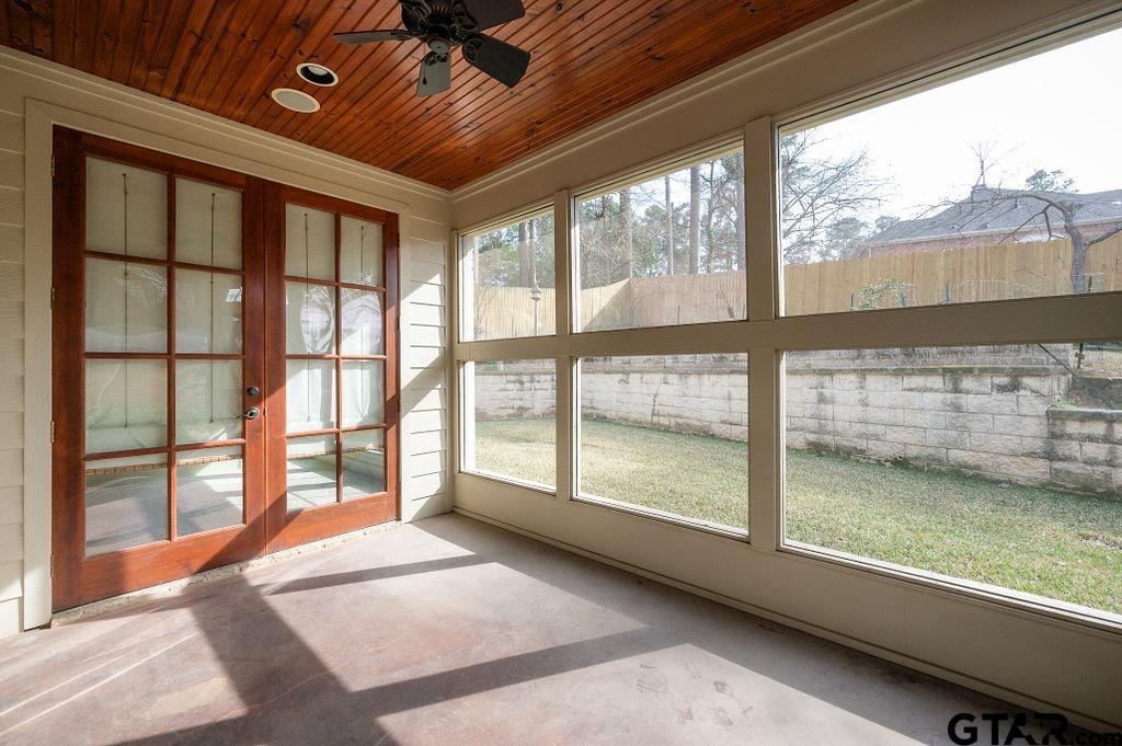 1203 Ashwood Dr