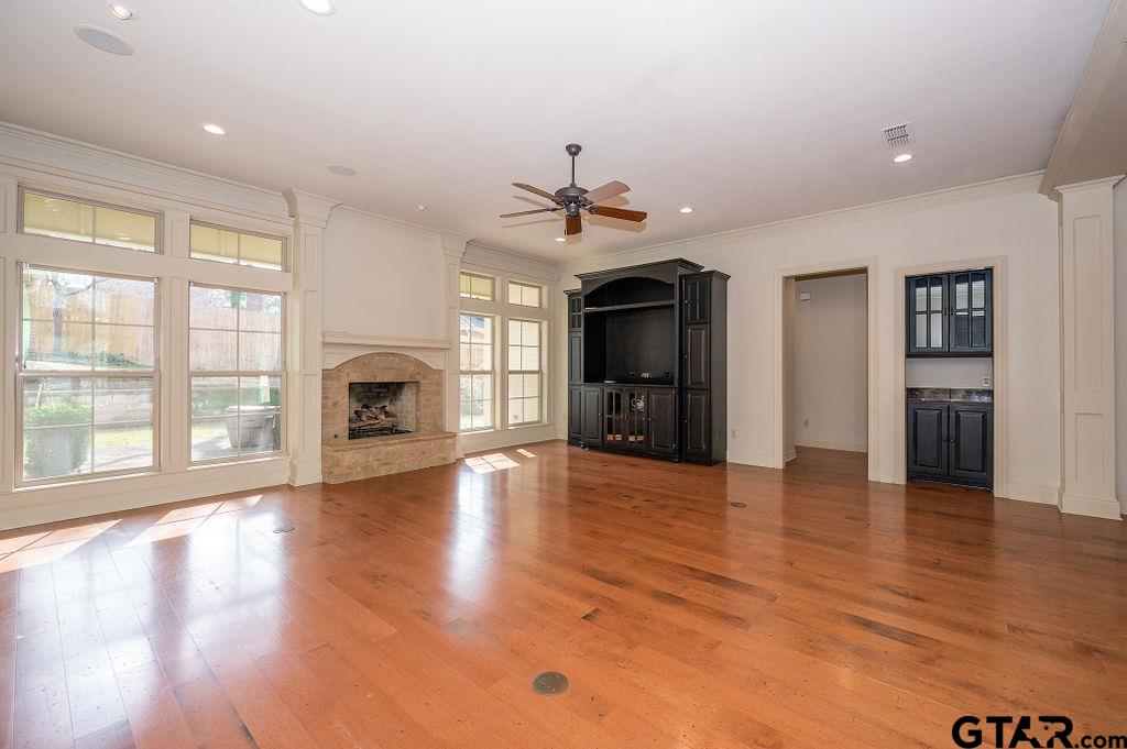 1203 Ashwood Dr