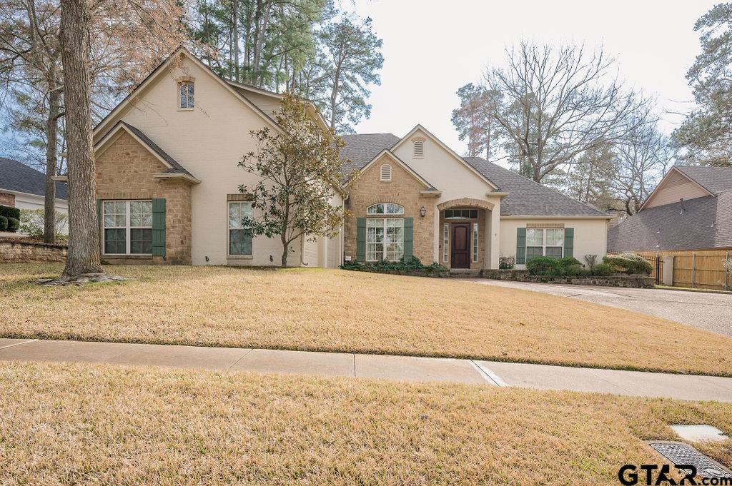 1203 Ashwood Dr