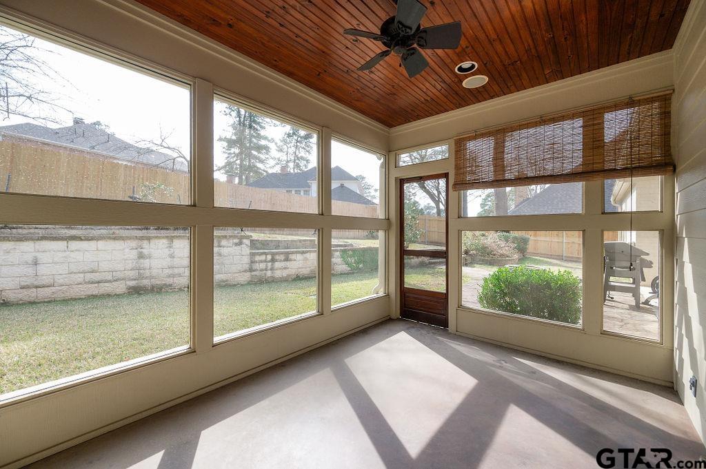 1203 Ashwood Dr