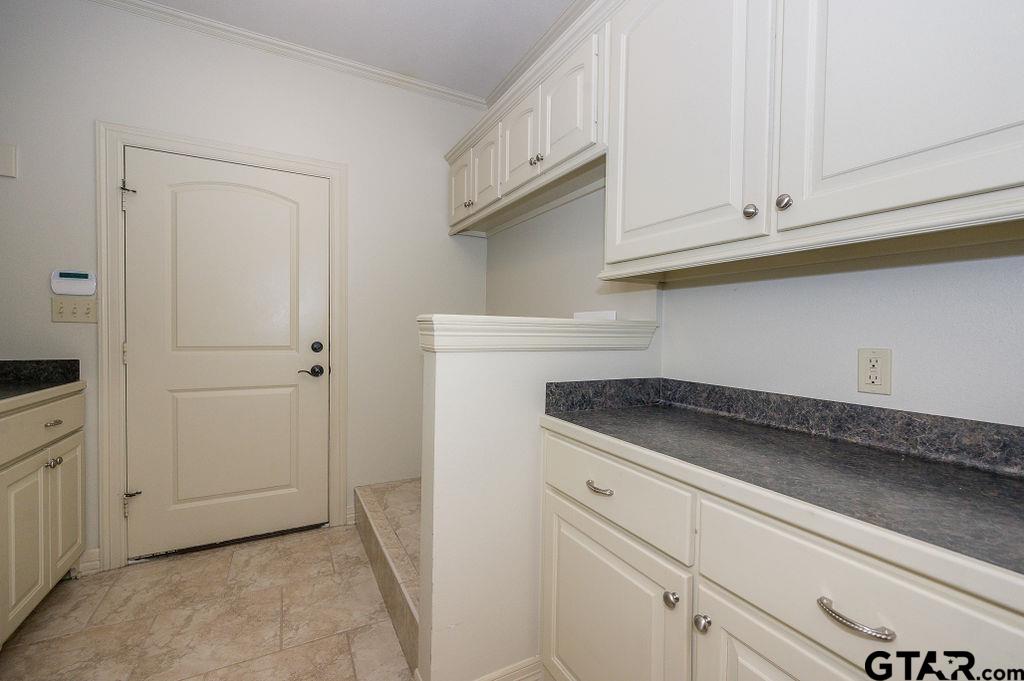 1203 Ashwood Dr