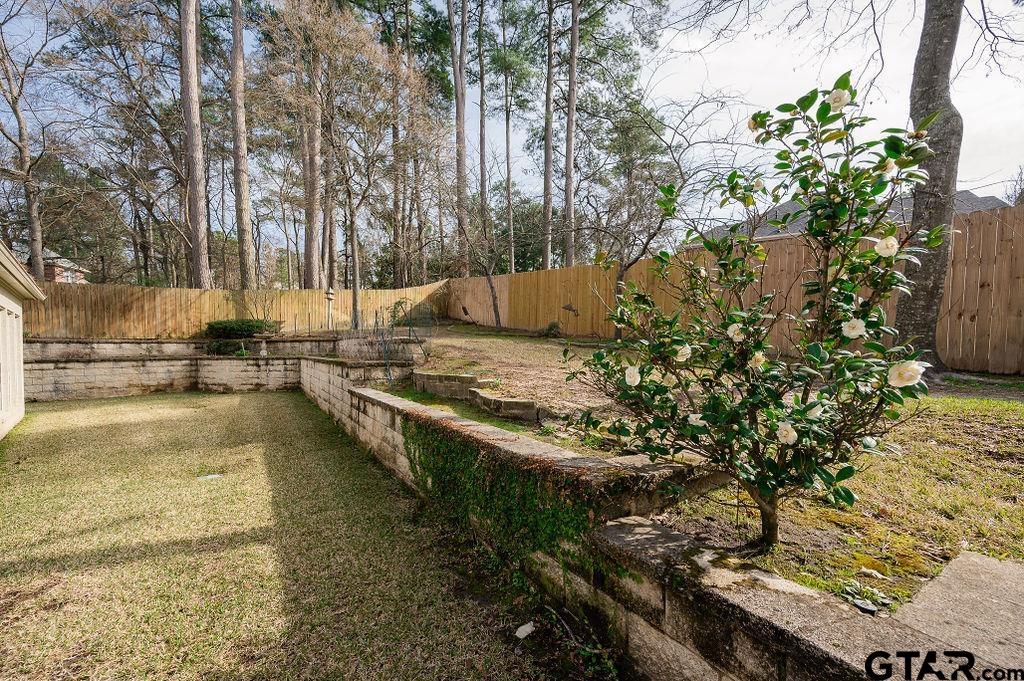 1203 Ashwood Dr