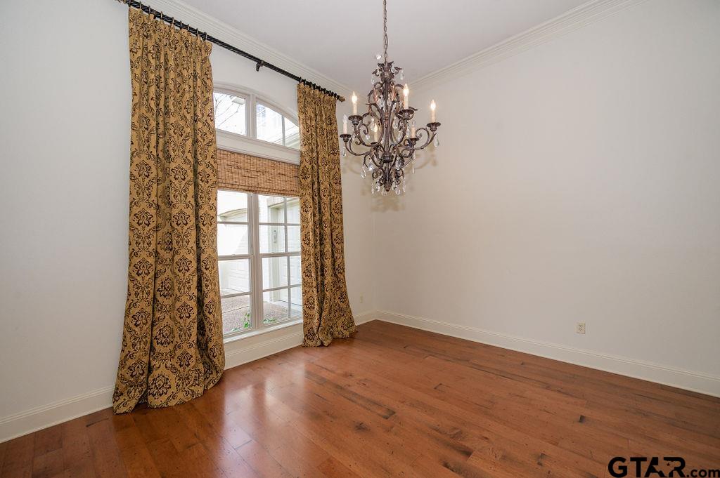 1203 Ashwood Dr