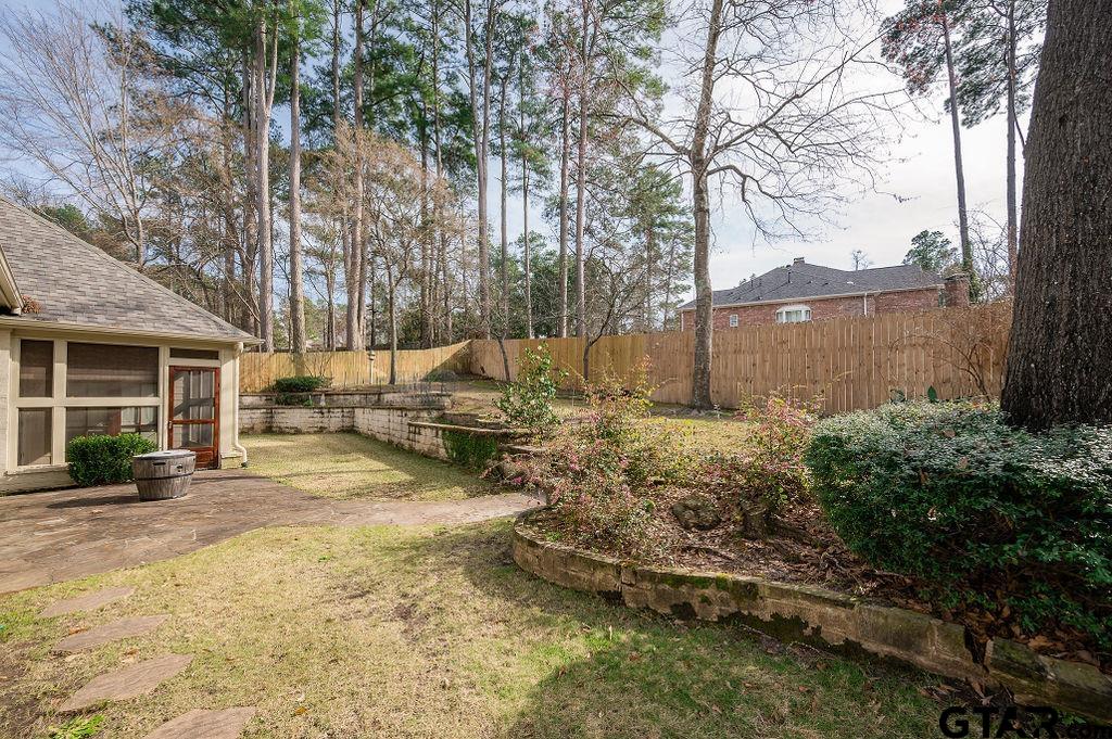 1203 Ashwood Dr