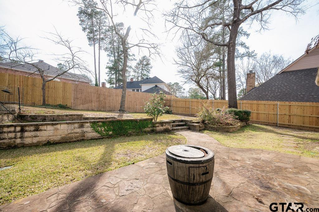 1203 Ashwood Dr
