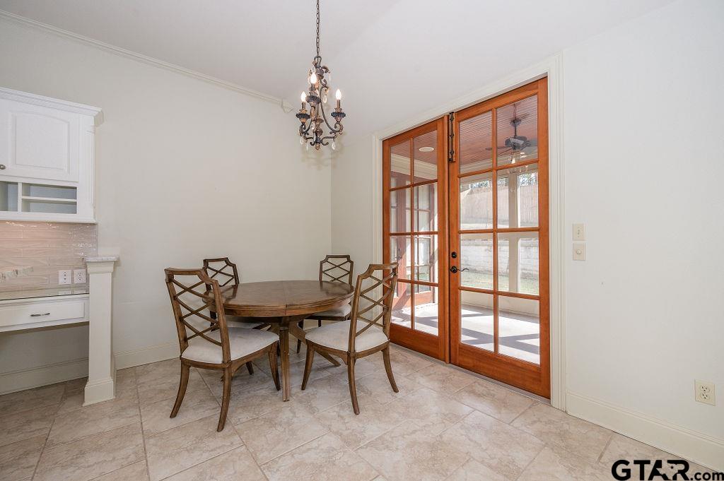1203 Ashwood Dr