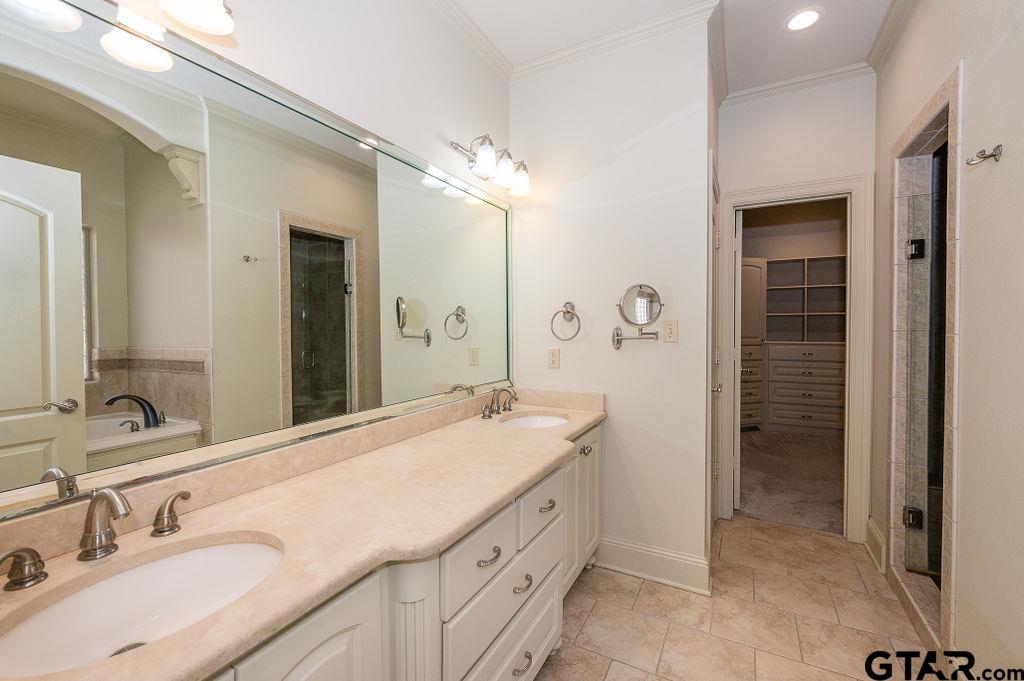 1203 Ashwood Dr