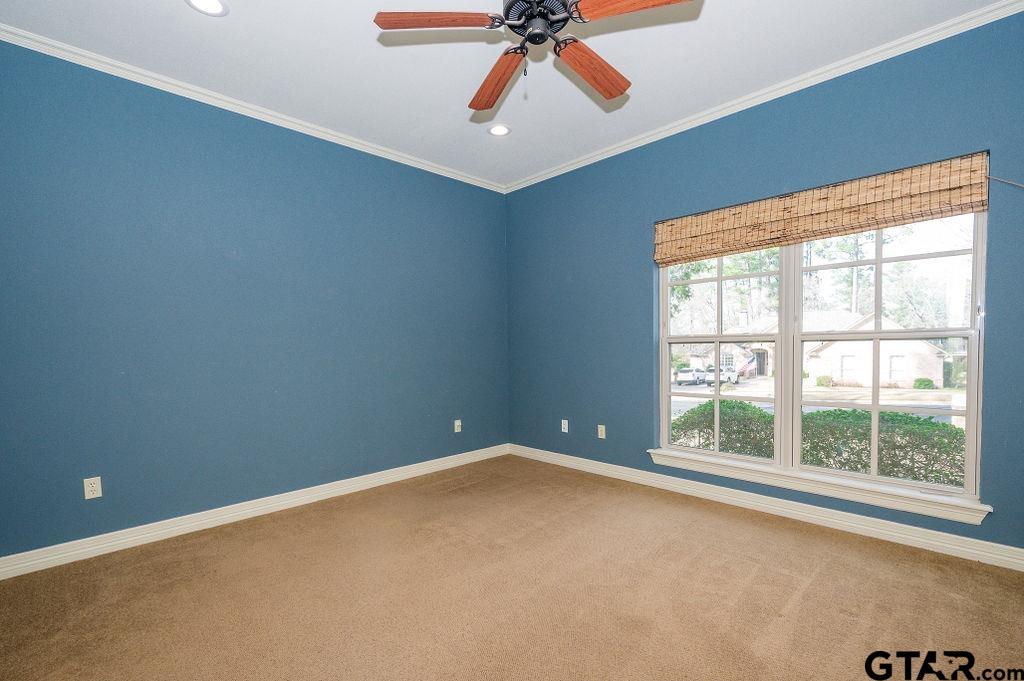1203 Ashwood Dr