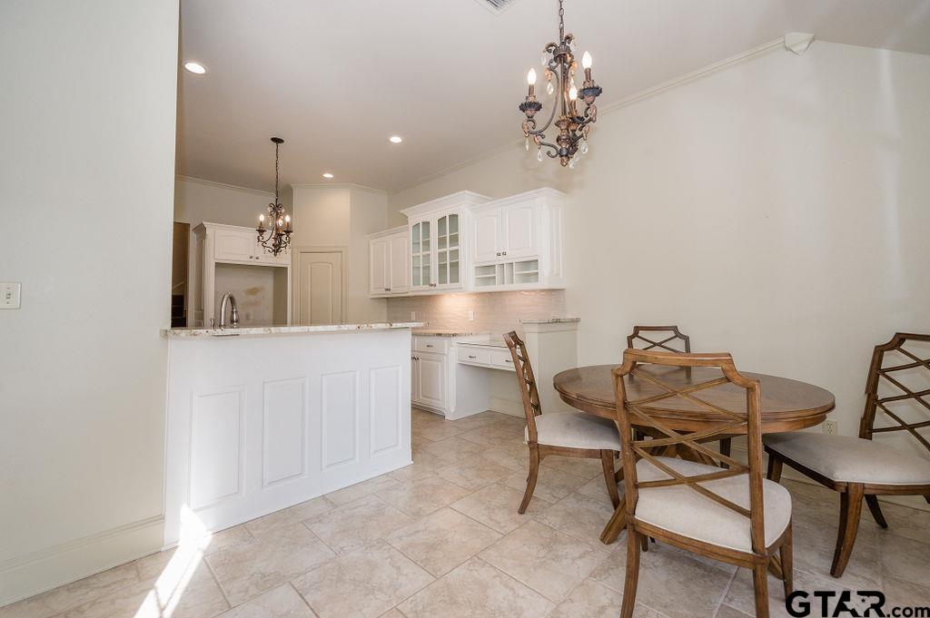 1203 Ashwood Dr