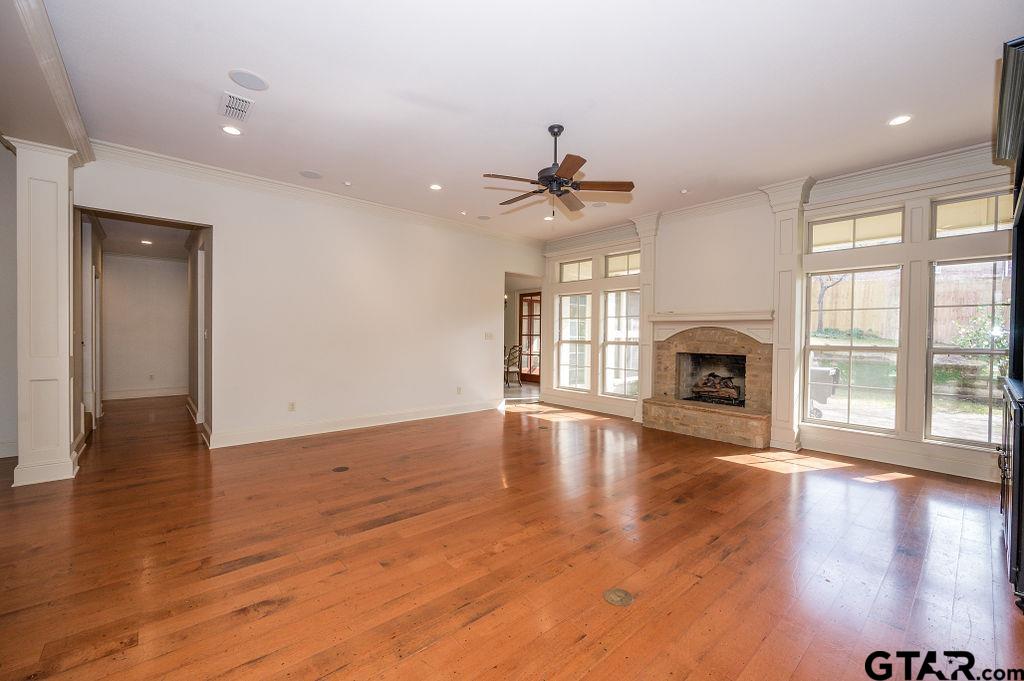 1203 Ashwood Dr