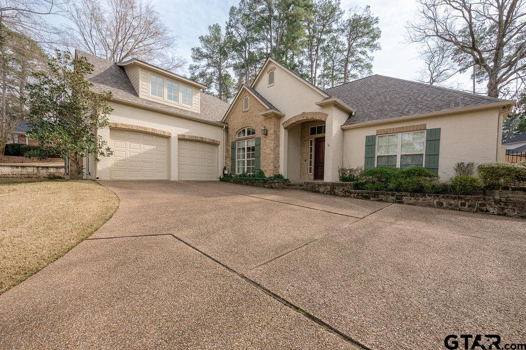 1203 Ashwood Dr