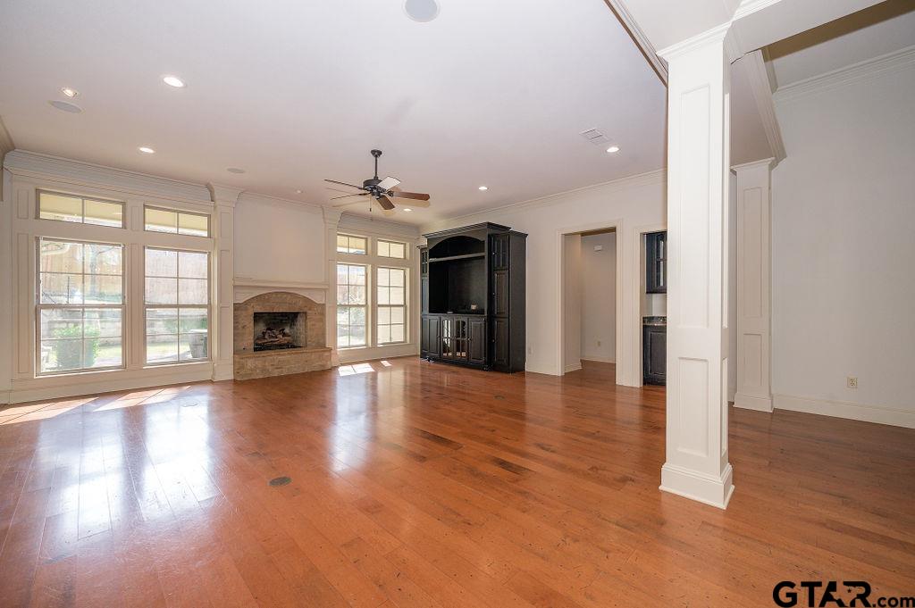1203 Ashwood Dr