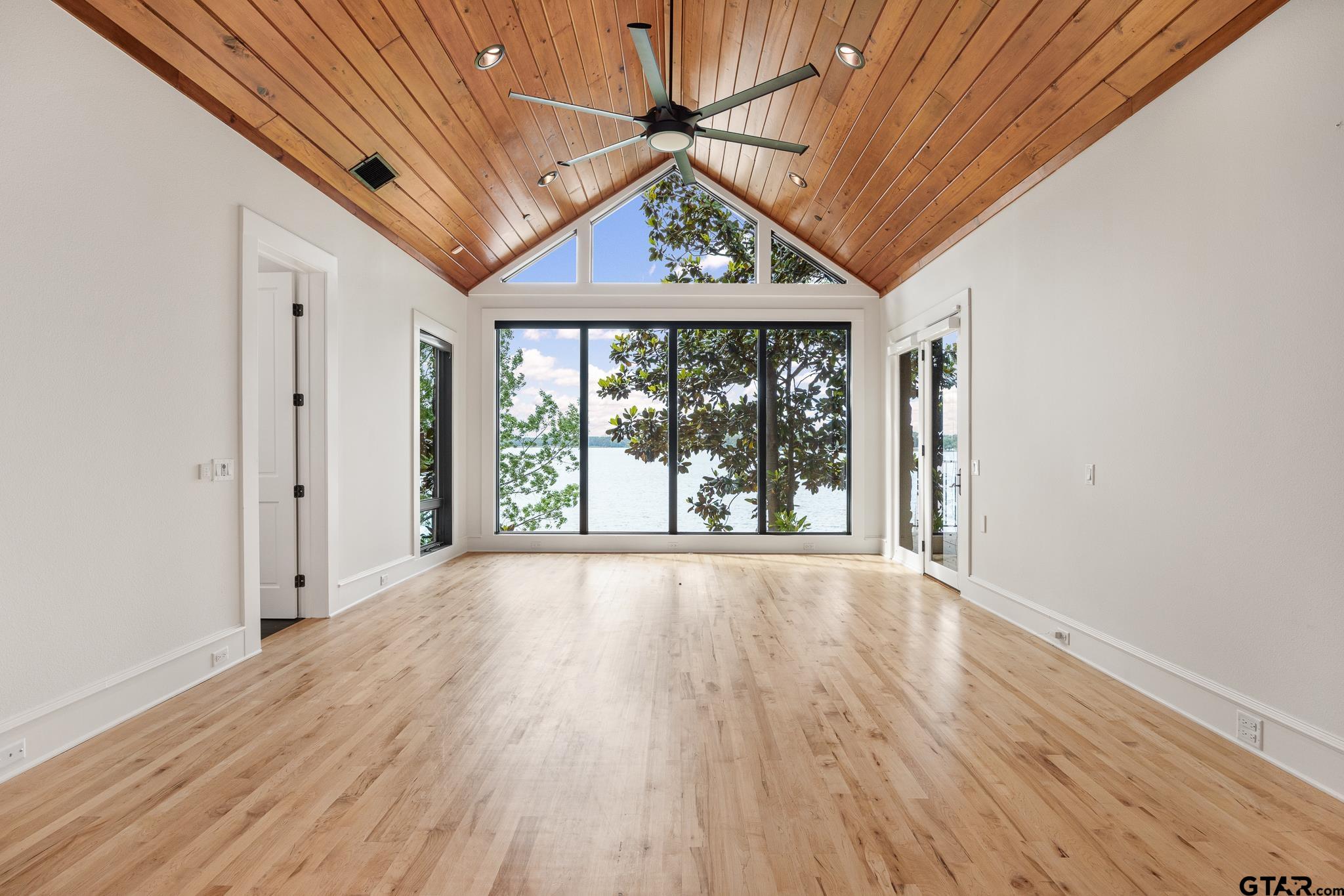 132 Deer Cove
