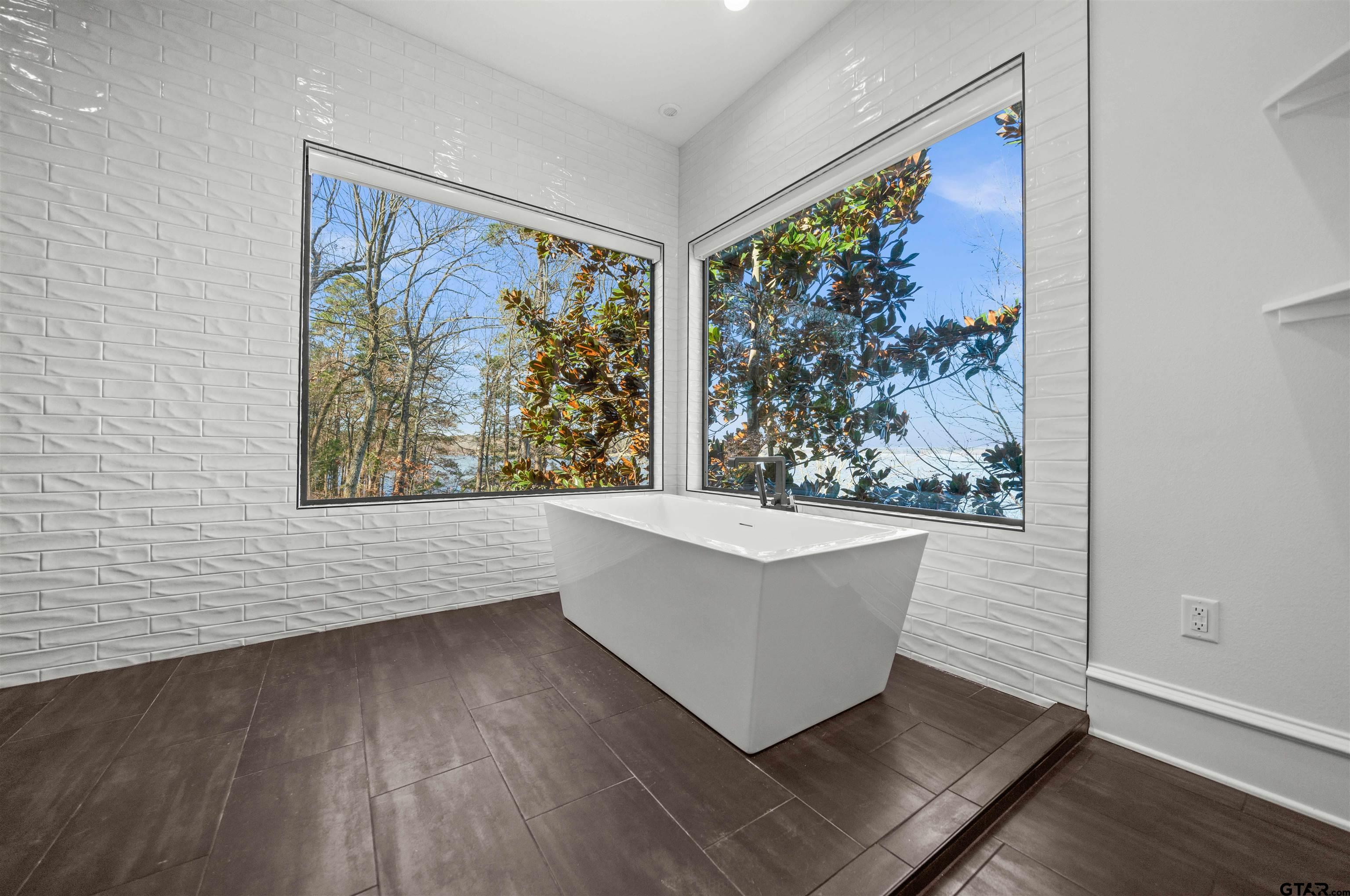 132 Deer Cove