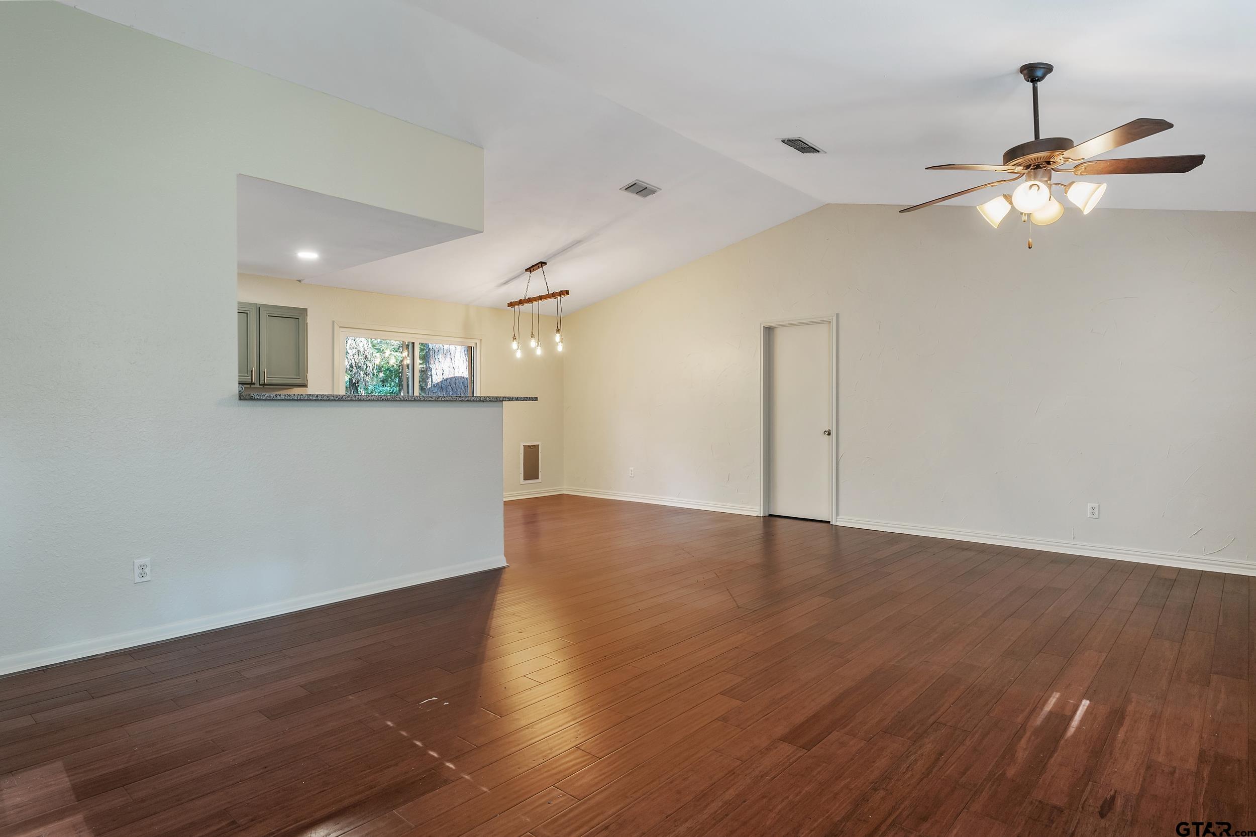 1666 Pineview
