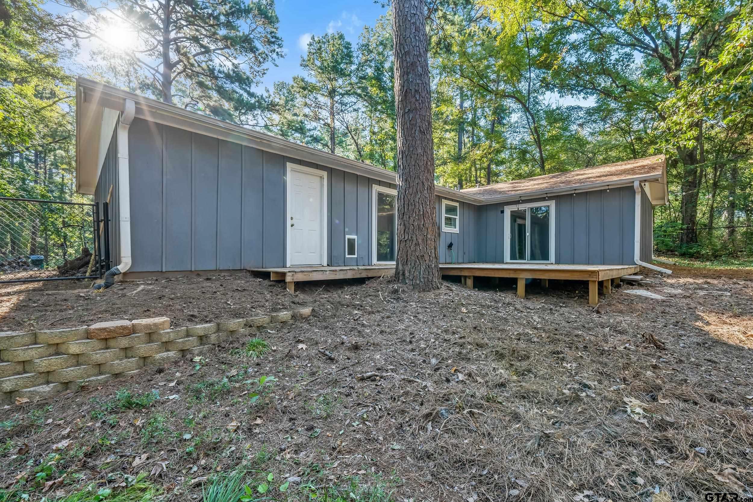 1666 Pineview