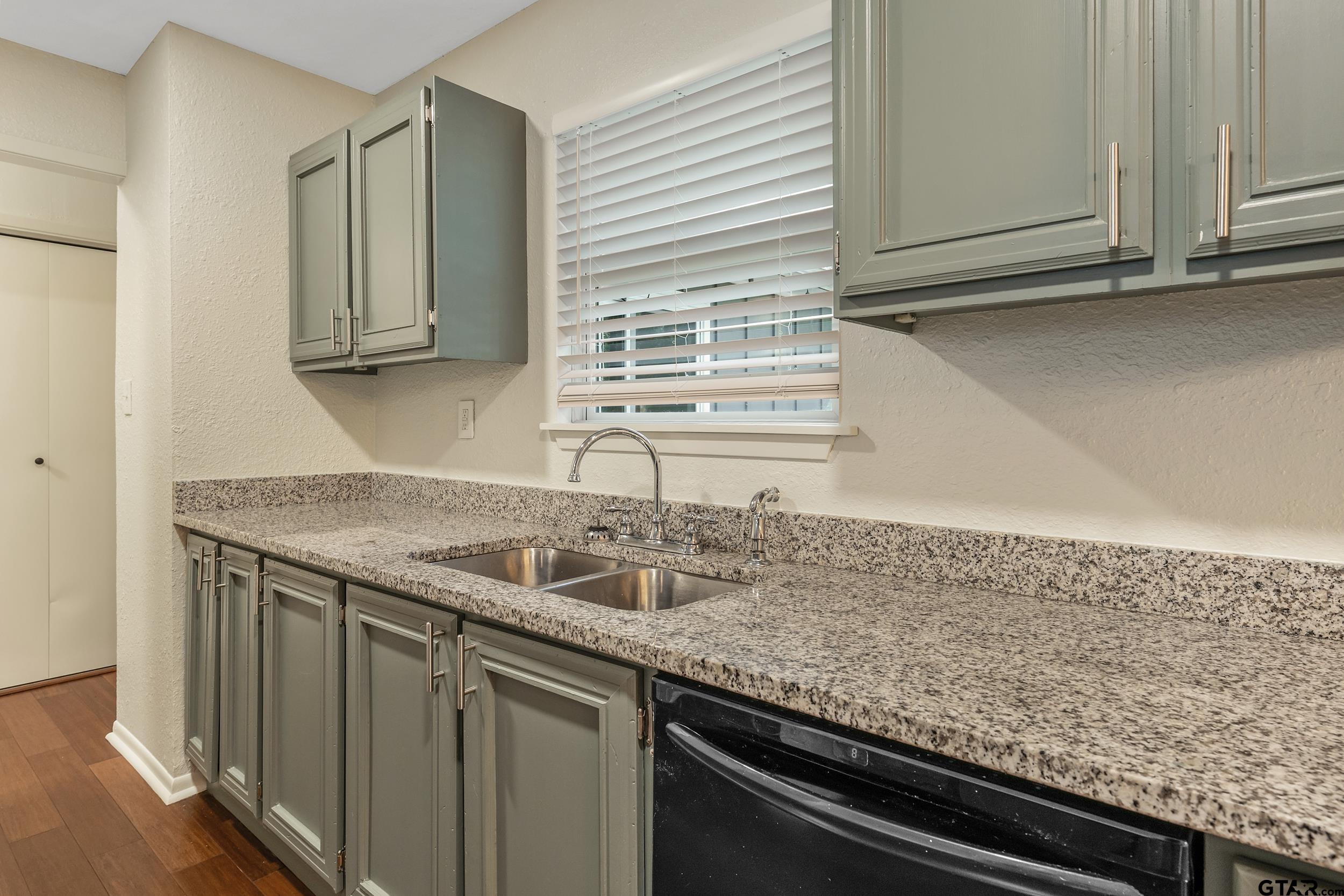 1666 Pineview