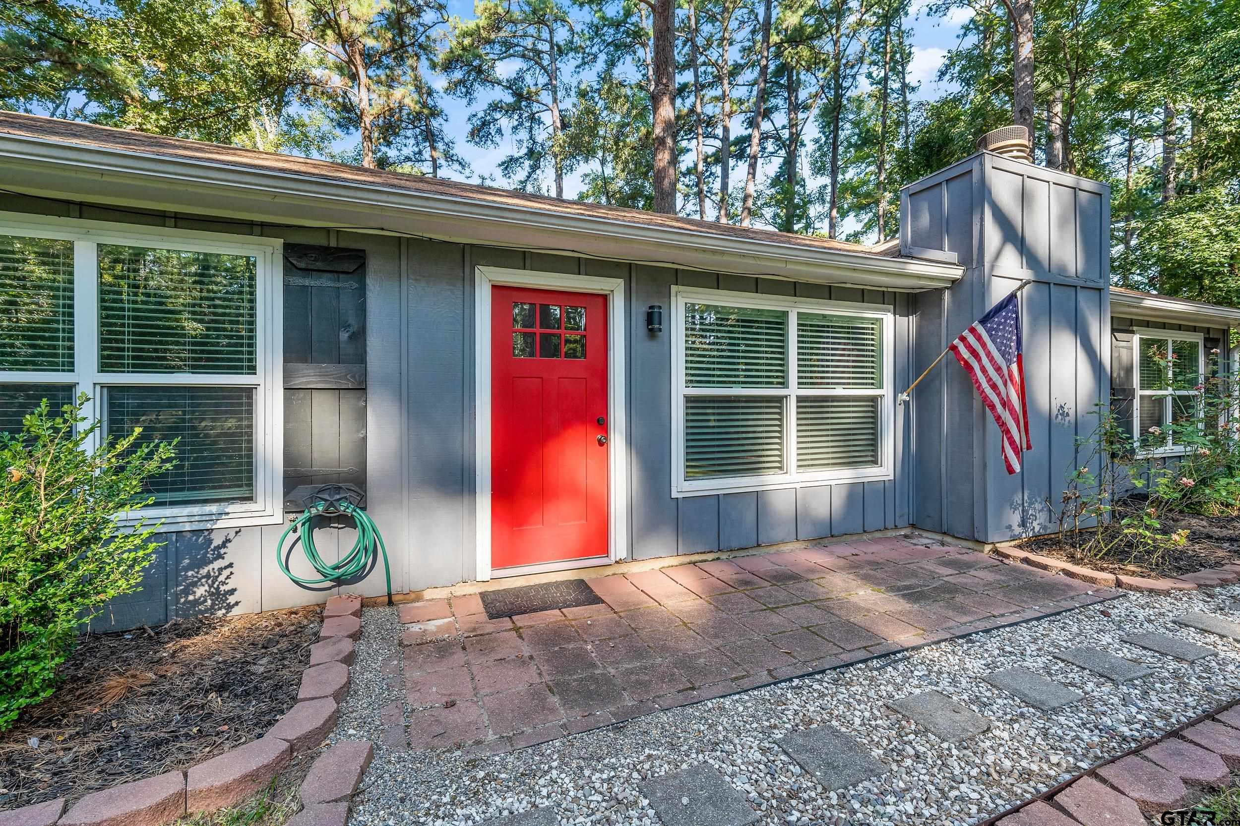 1666 Pineview