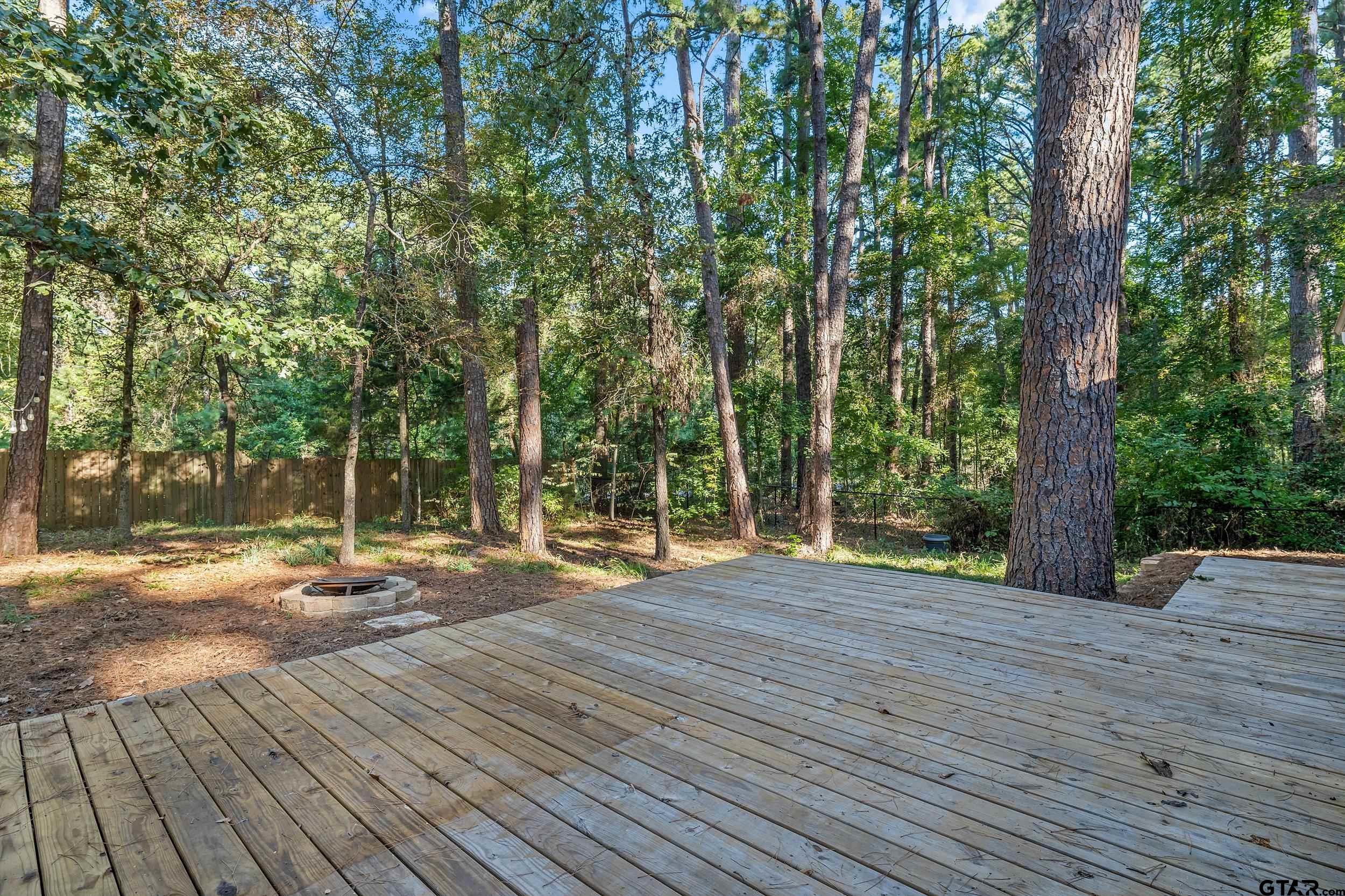 1666 Pineview