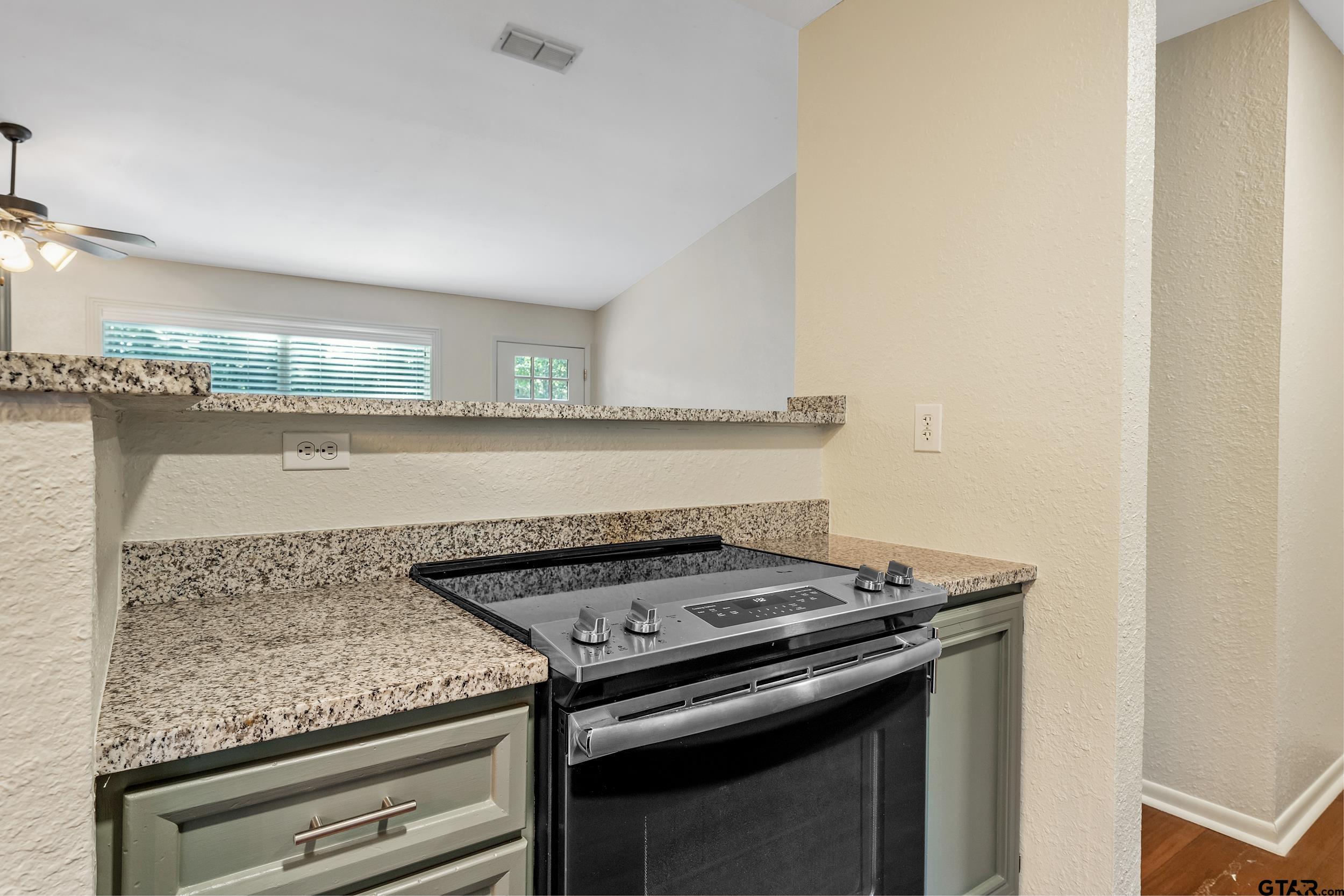 1666 Pineview