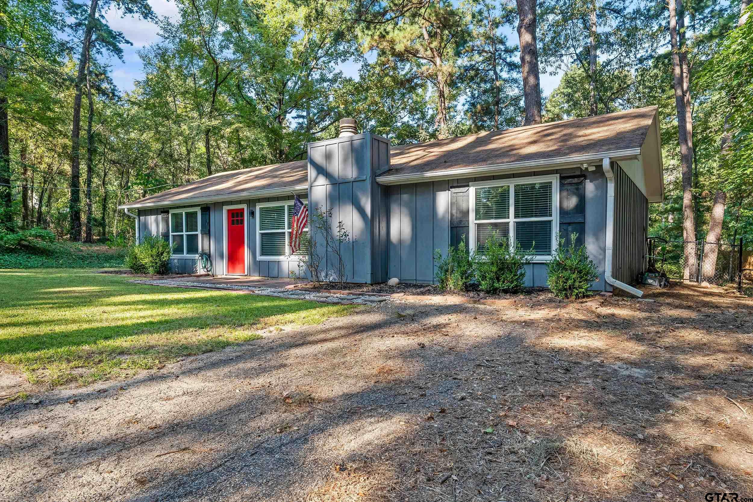 1666 Pineview
