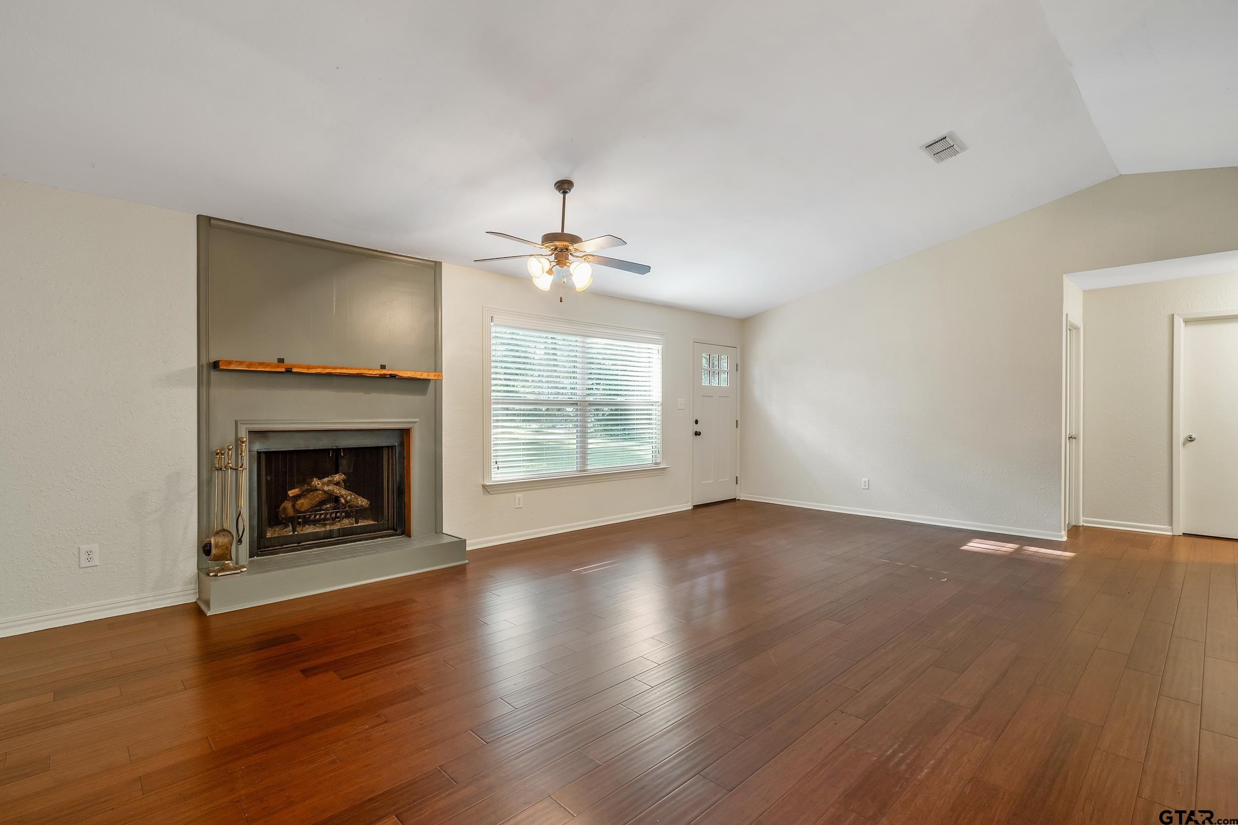 1666 Pineview