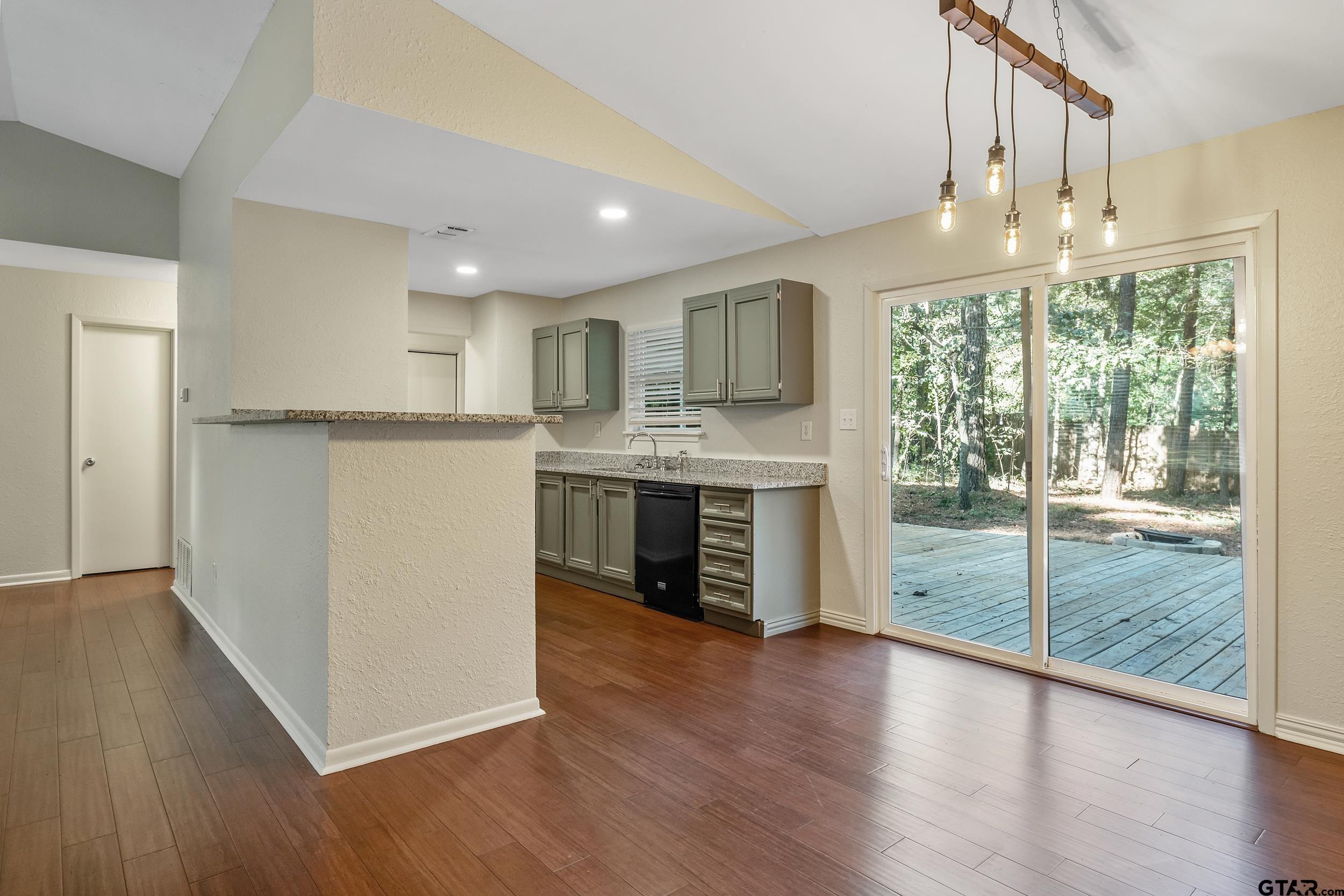 1666 Pineview