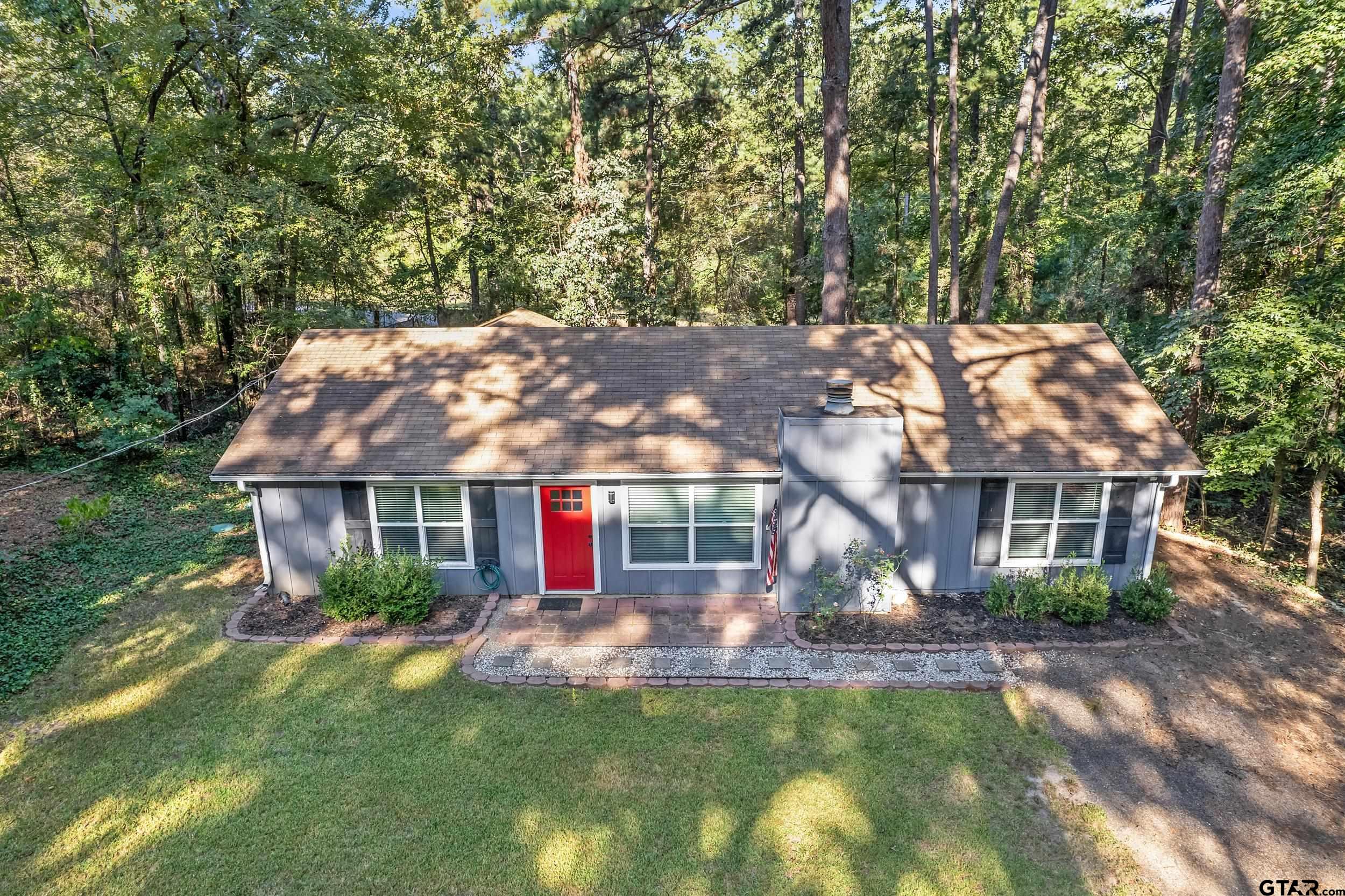 1666 Pineview