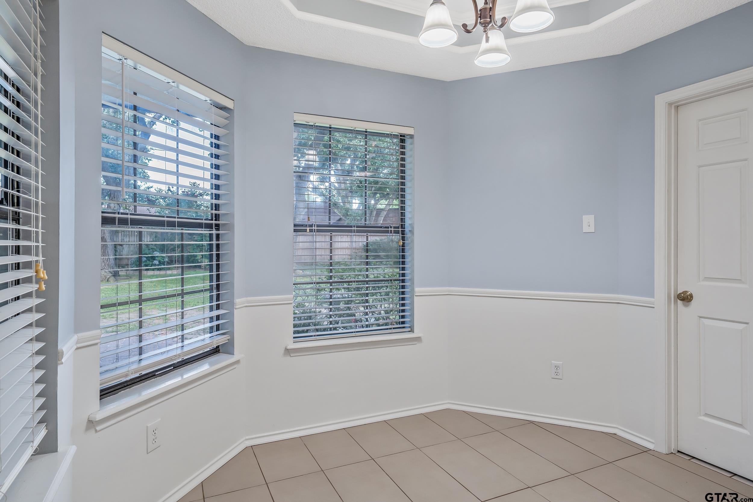 6214 Huntington Dr