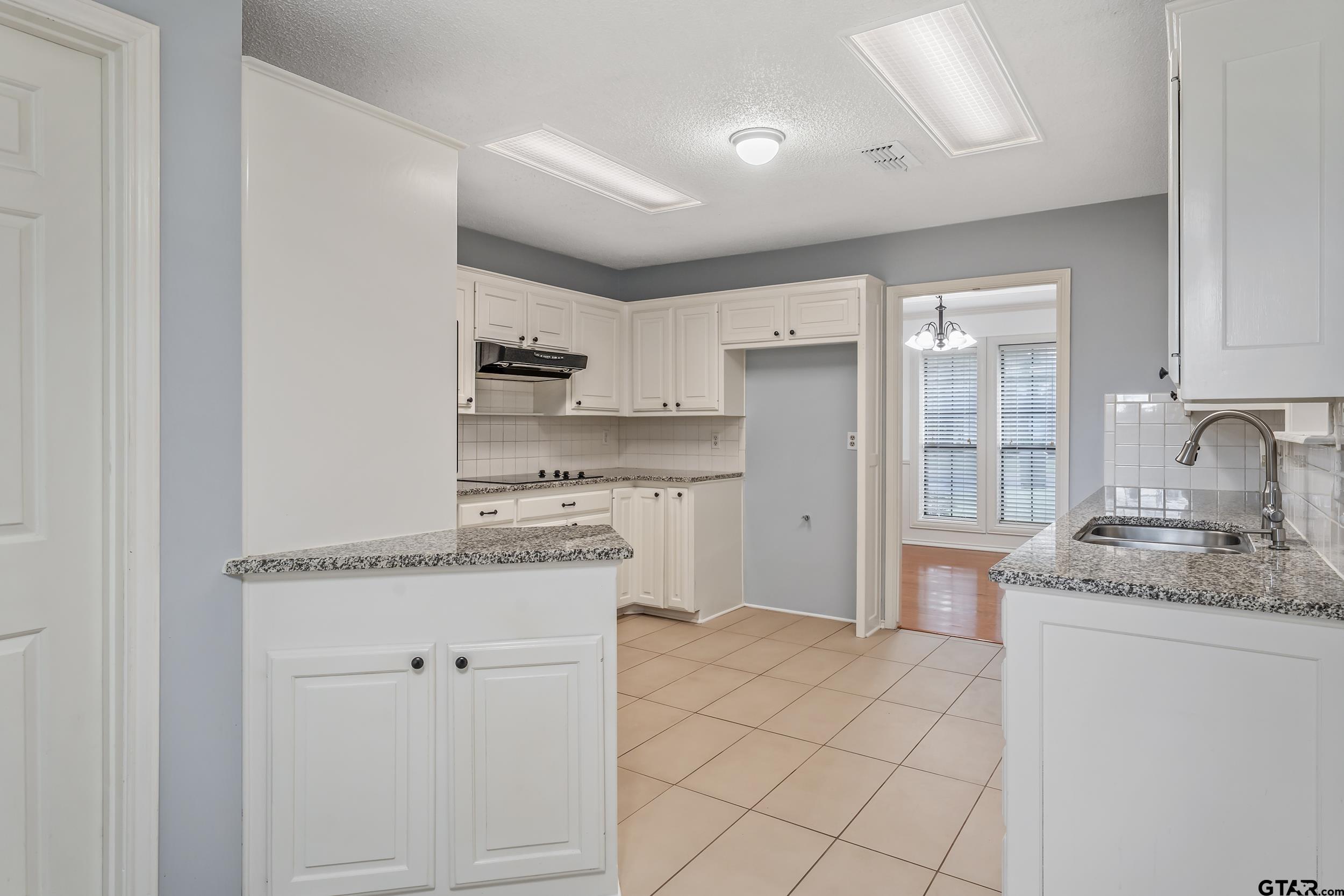 6214 Huntington Dr