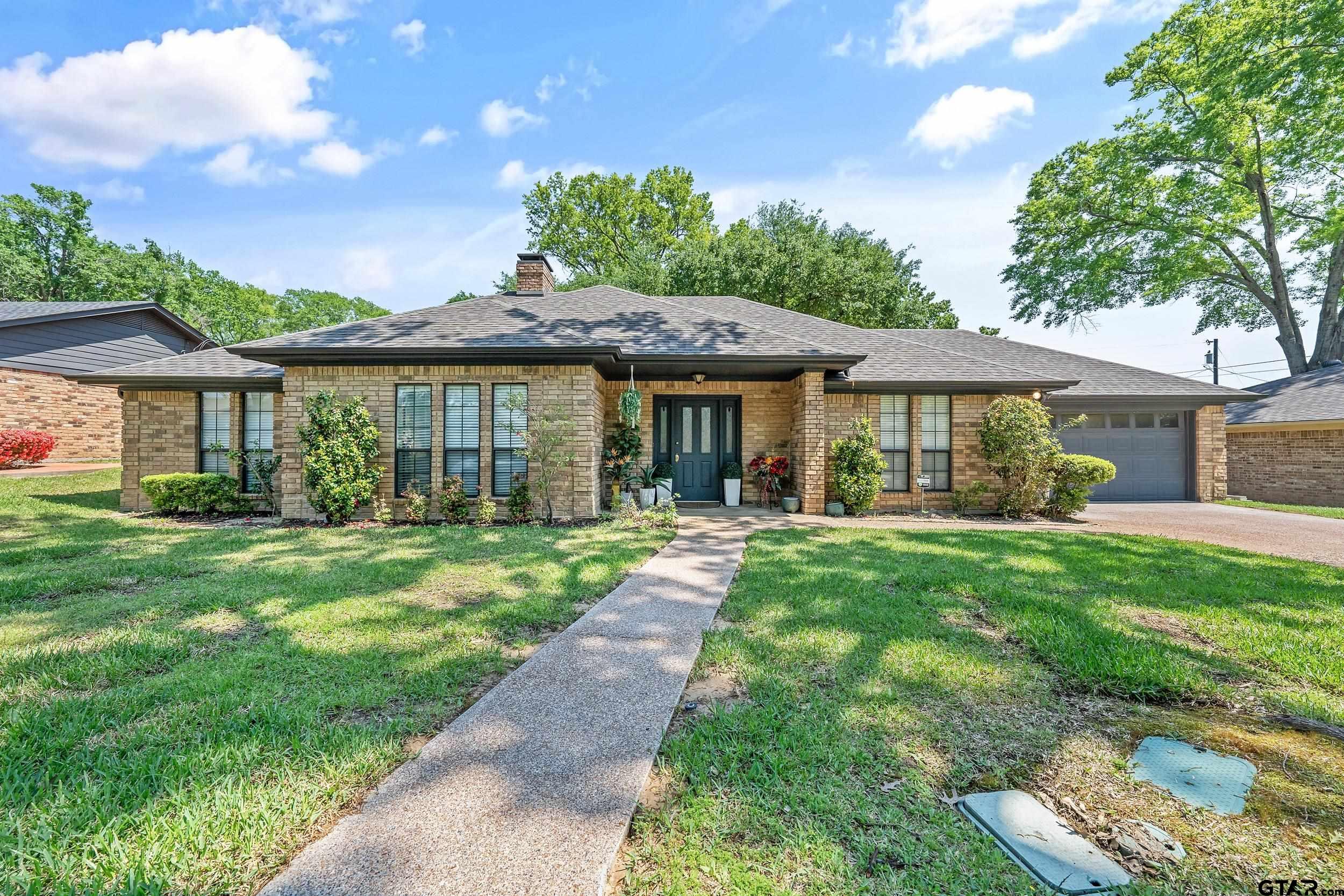 6214 Huntington Dr
