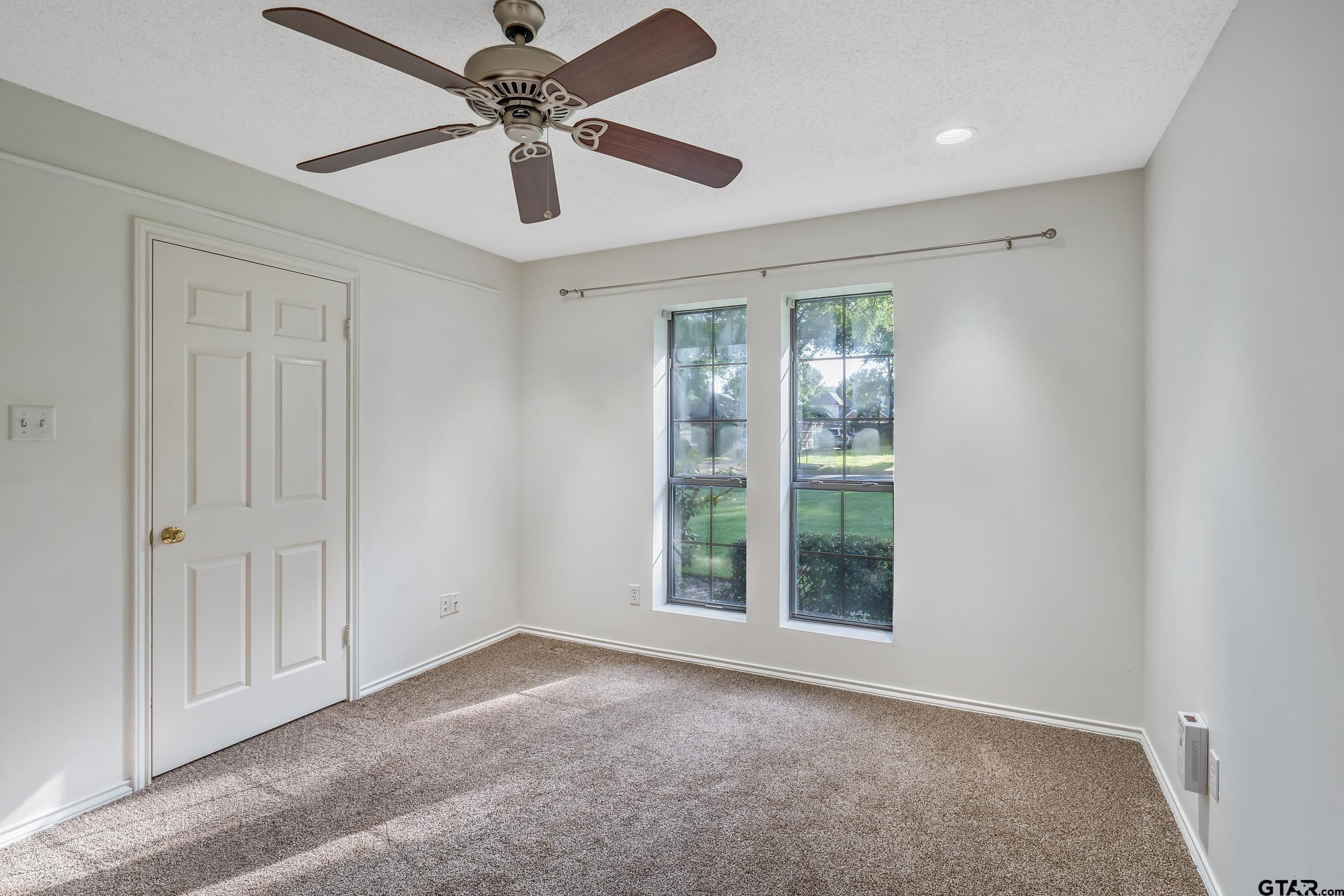 6214 Huntington Dr