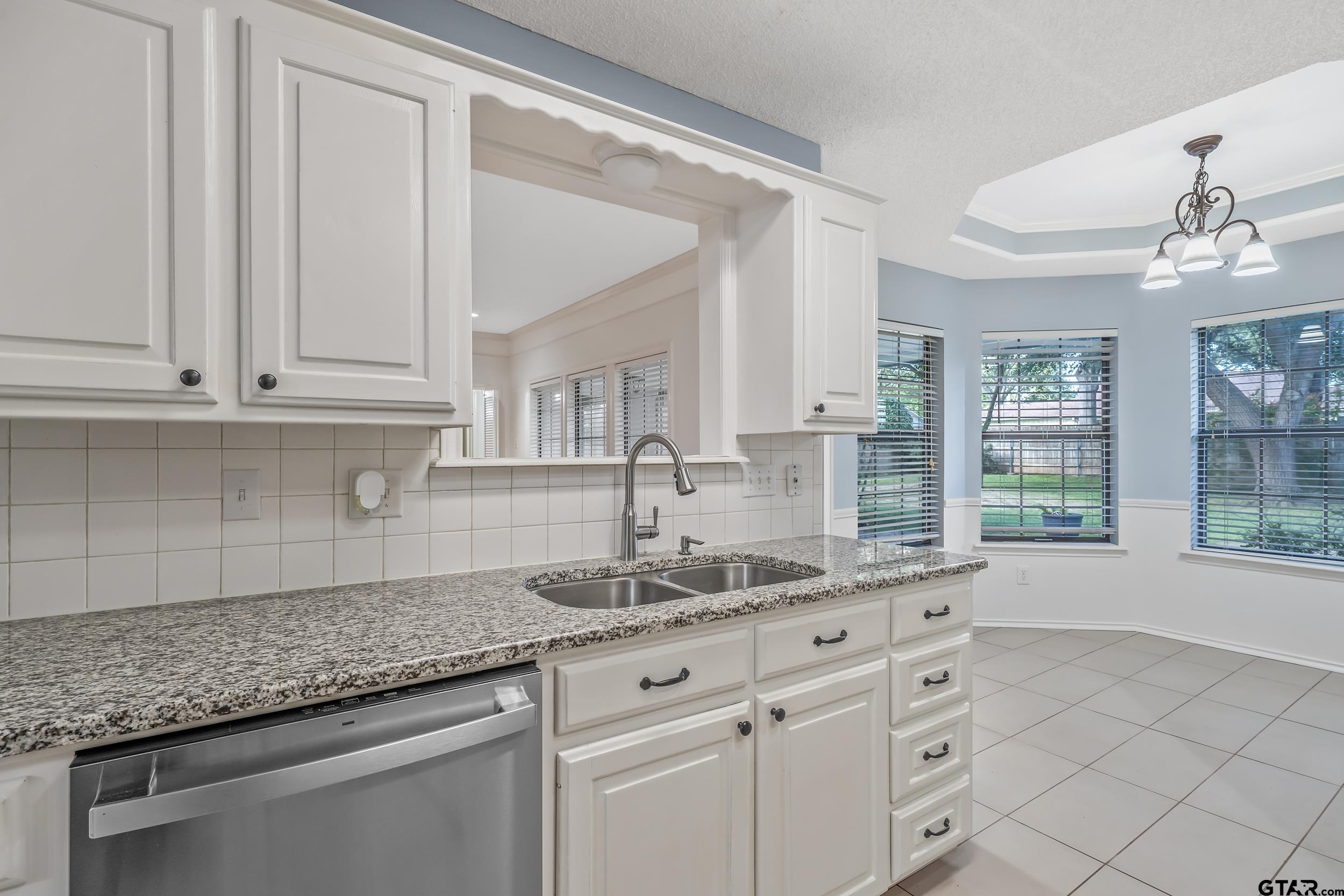 6214 Huntington Dr