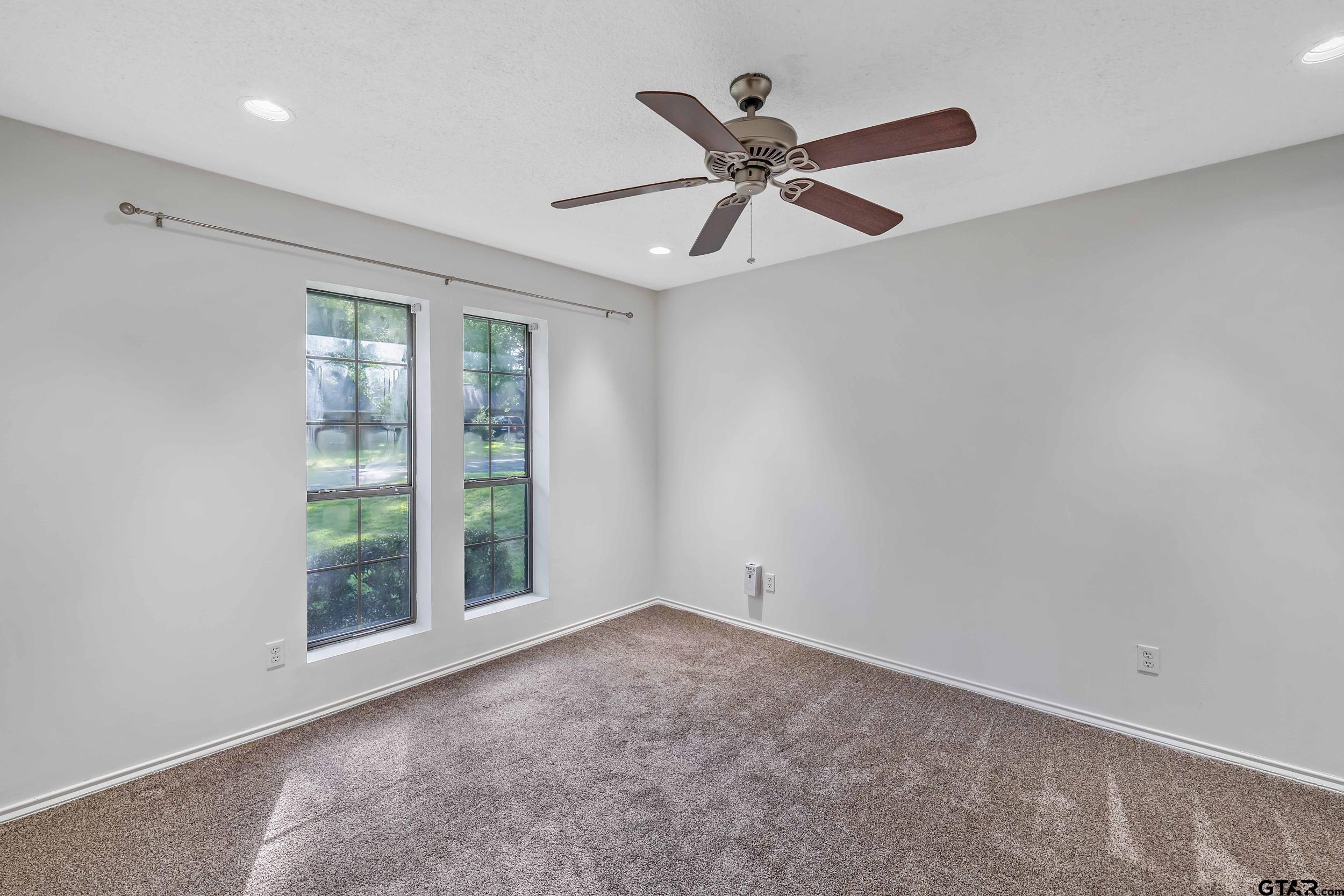 6214 Huntington Dr