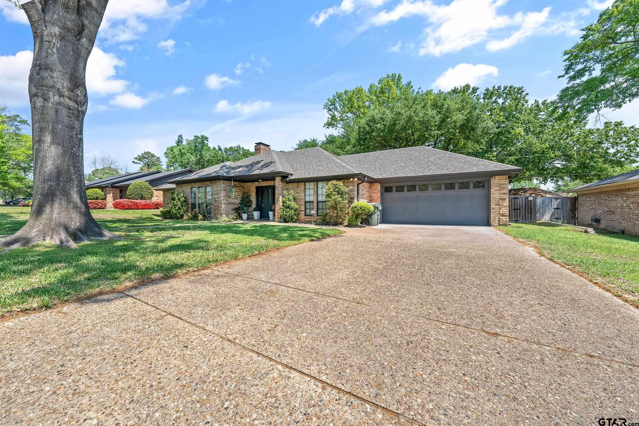 6214 Huntington Dr