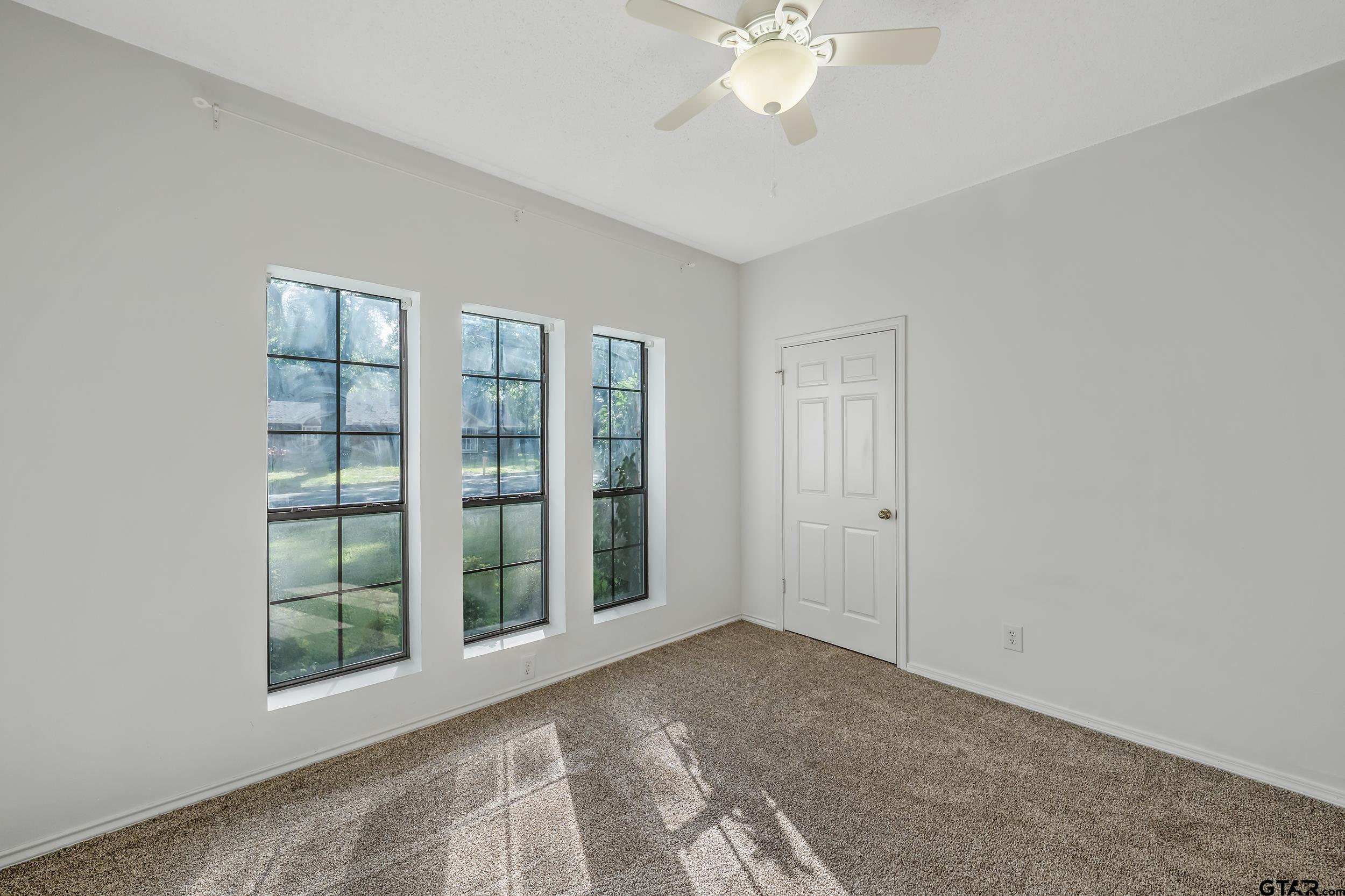 6214 Huntington Dr
