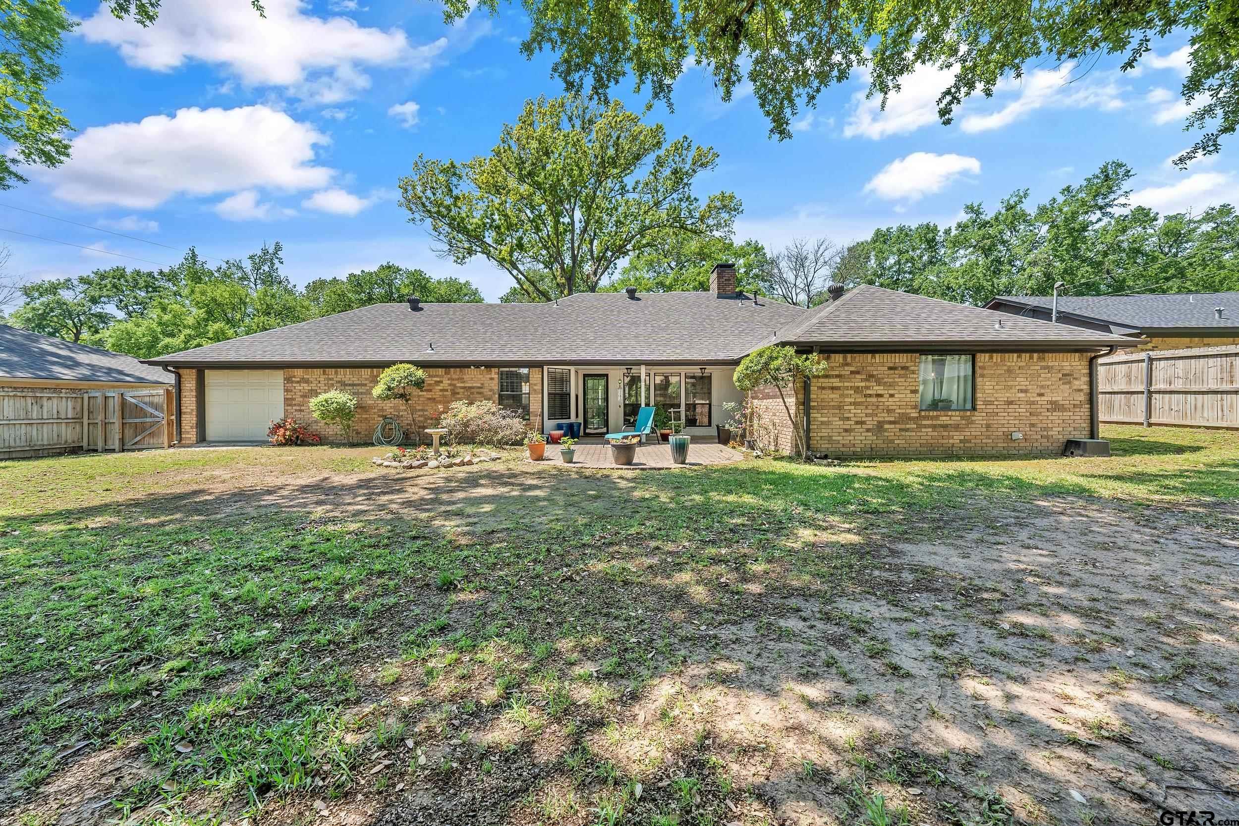 6214 Huntington Dr