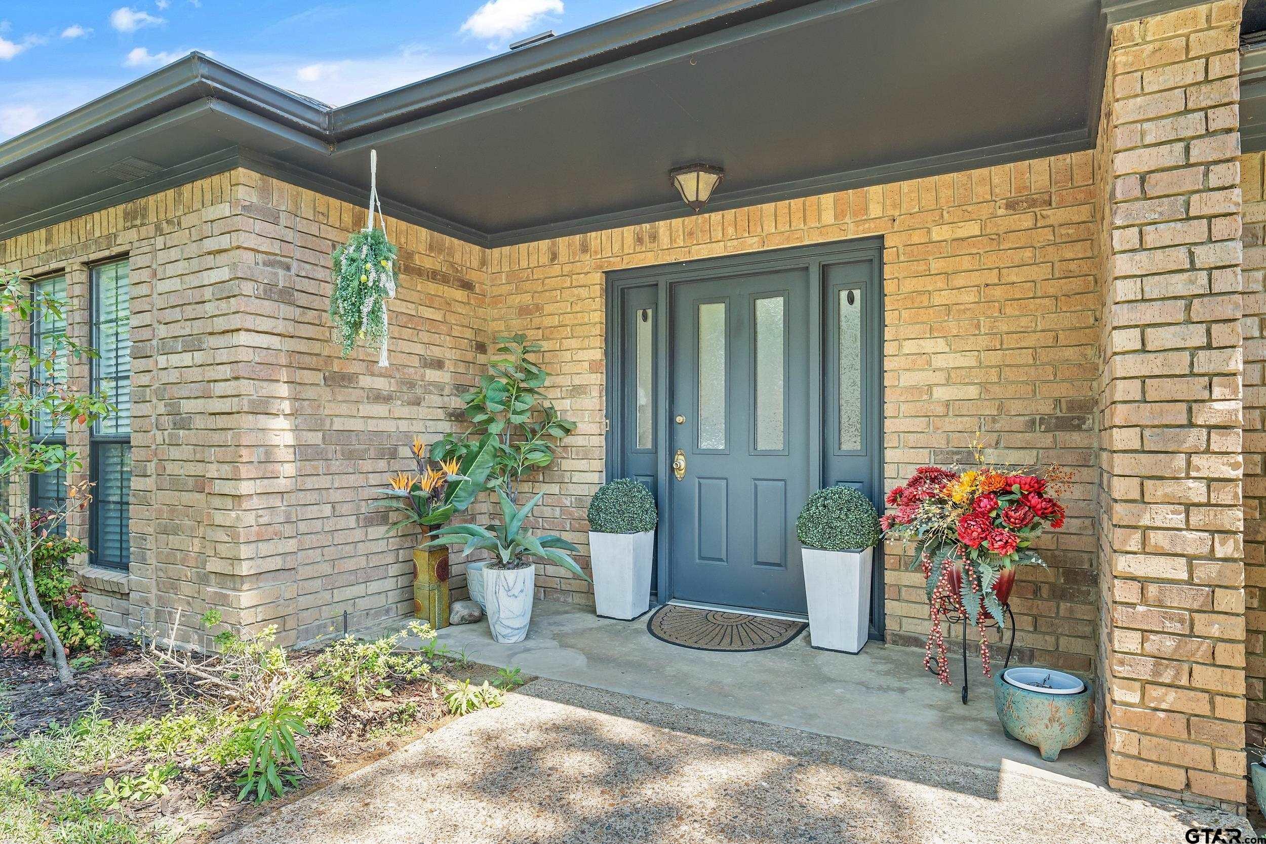 6214 Huntington Dr