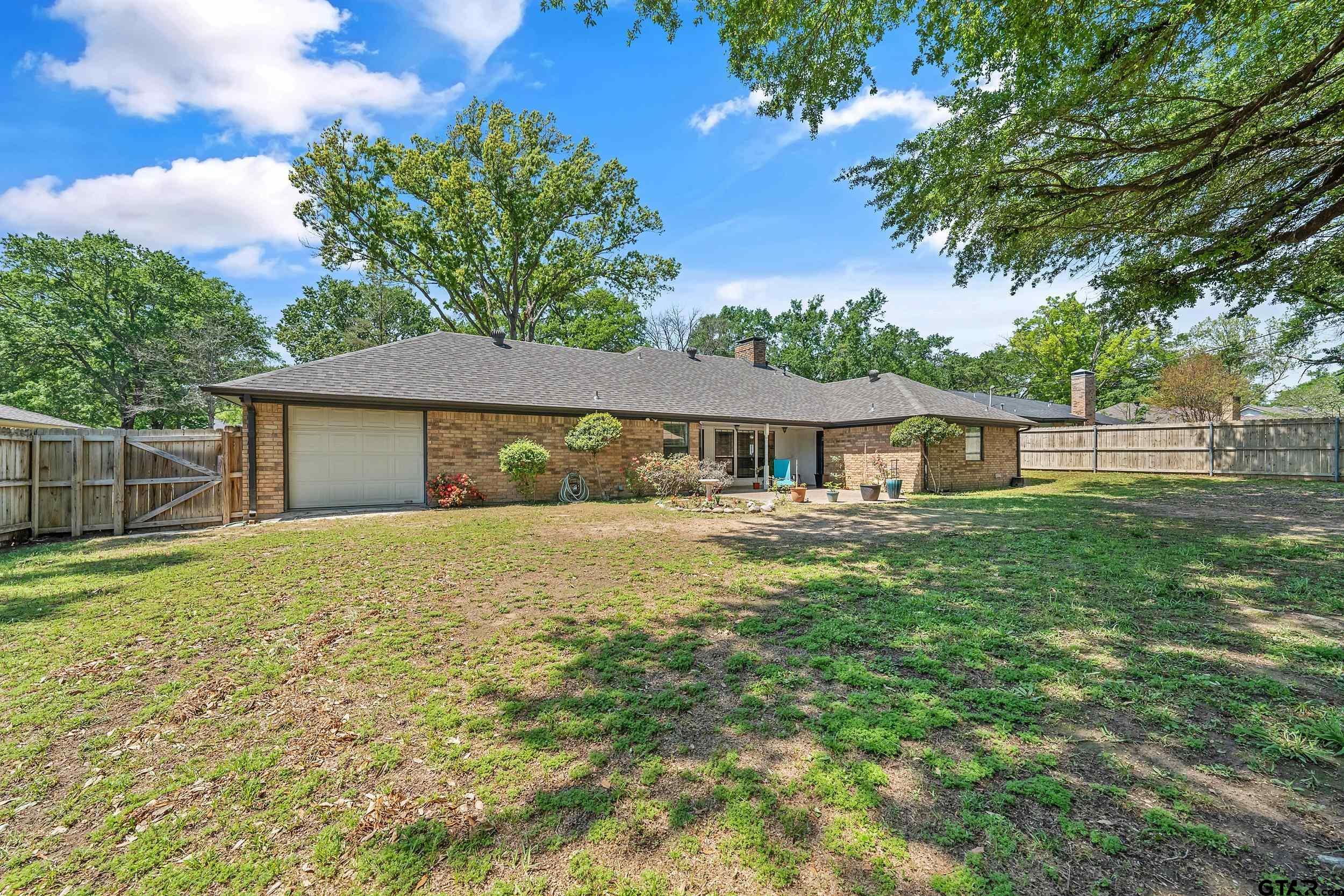6214 Huntington Dr