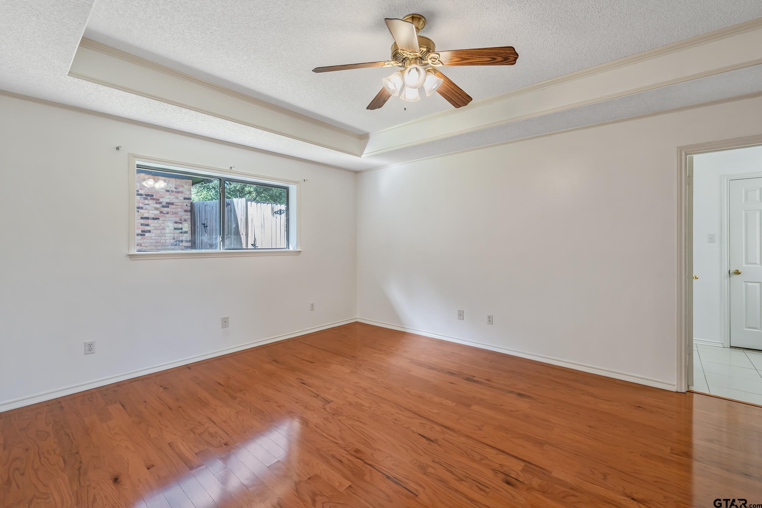 6214 Huntington Dr