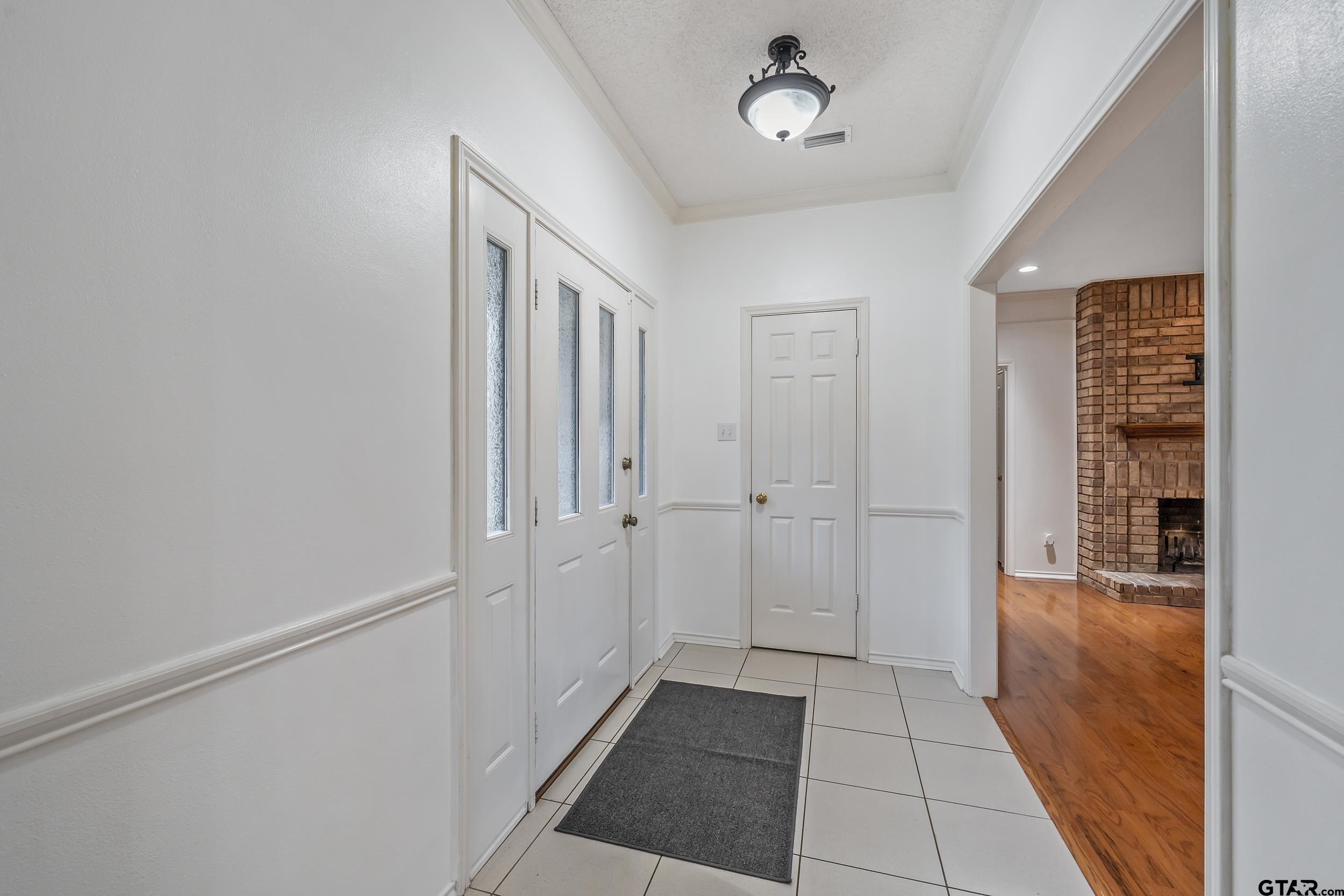 6214 Huntington Dr