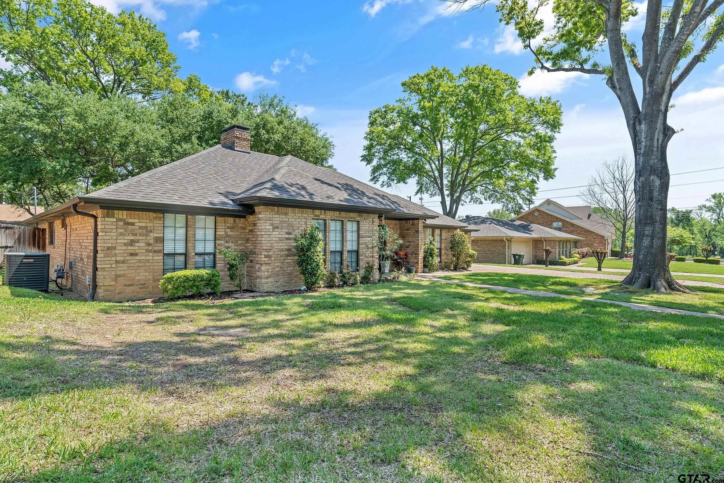 6214 Huntington Dr