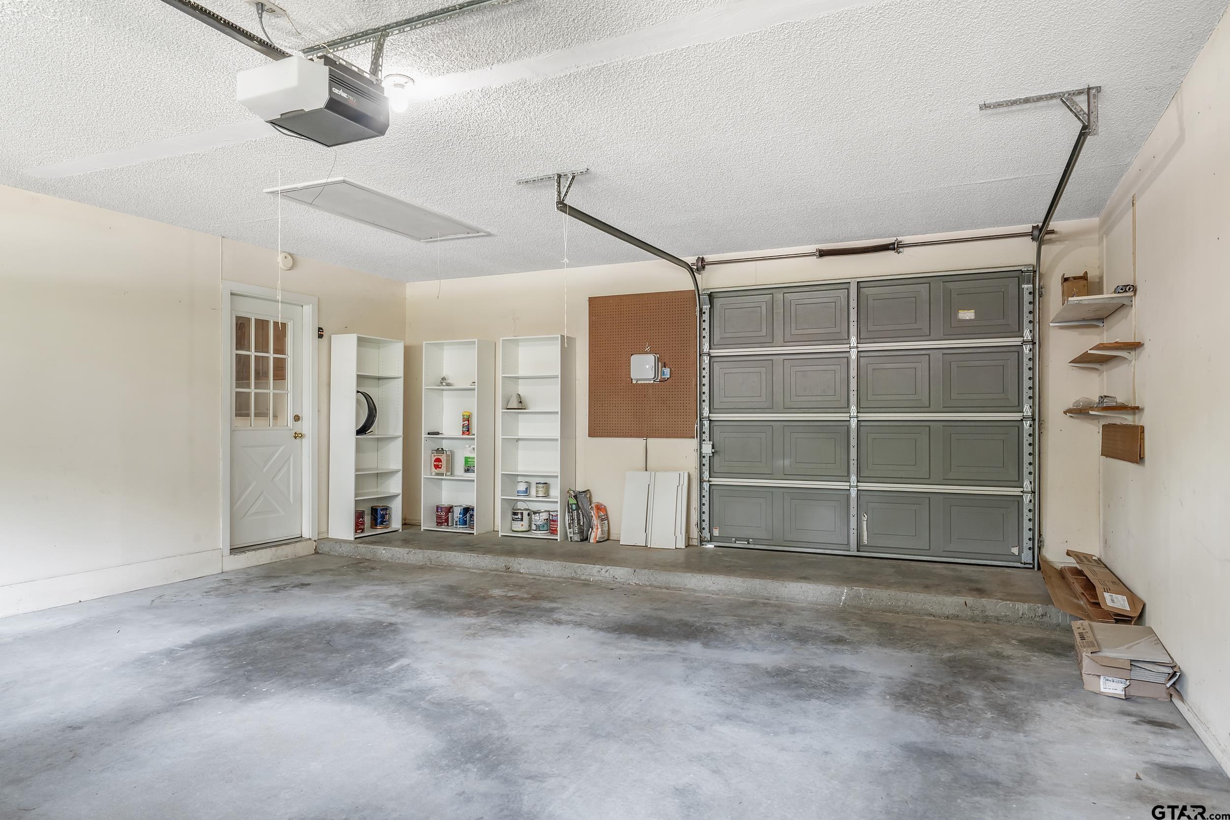 6214 Huntington Dr