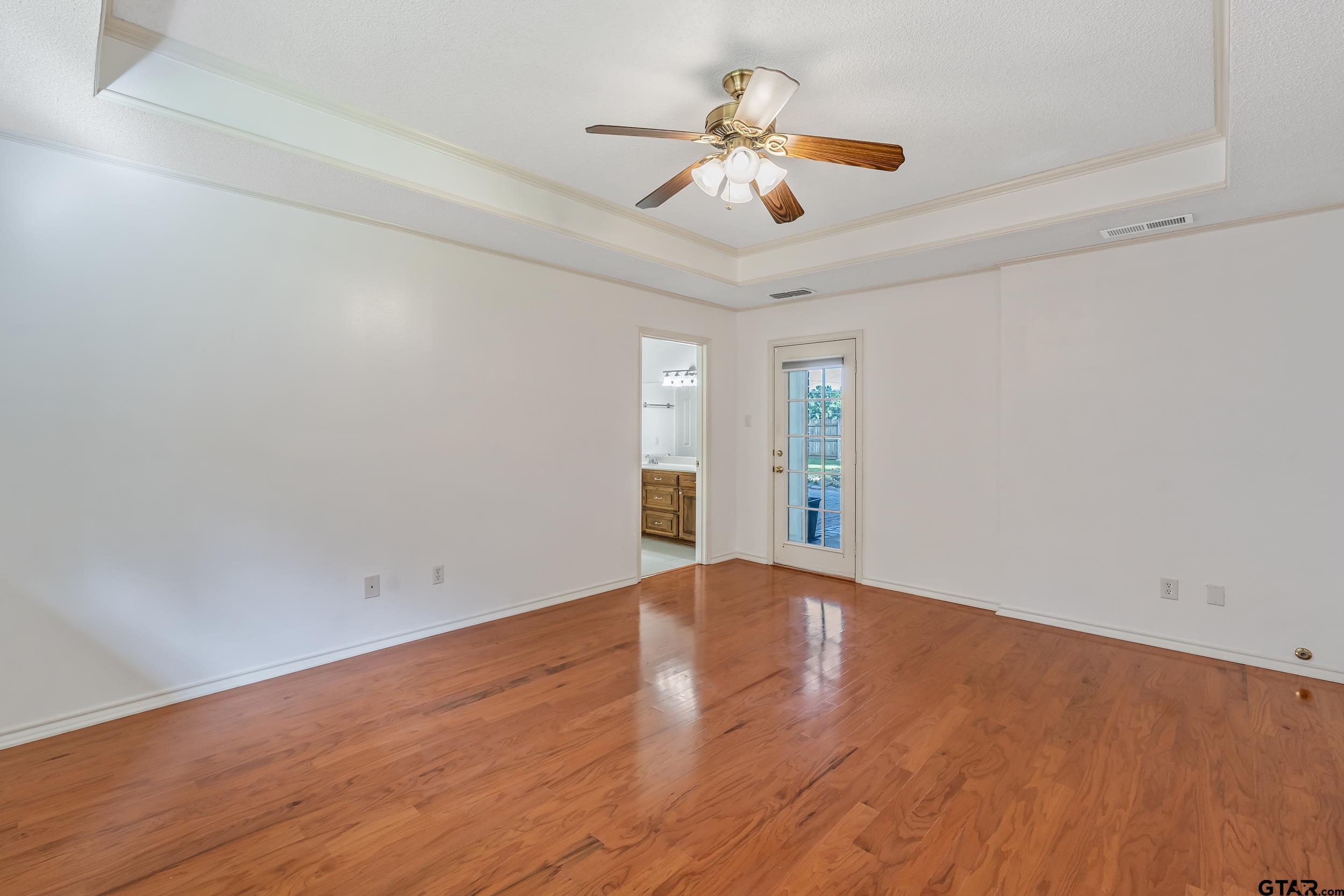 6214 Huntington Dr